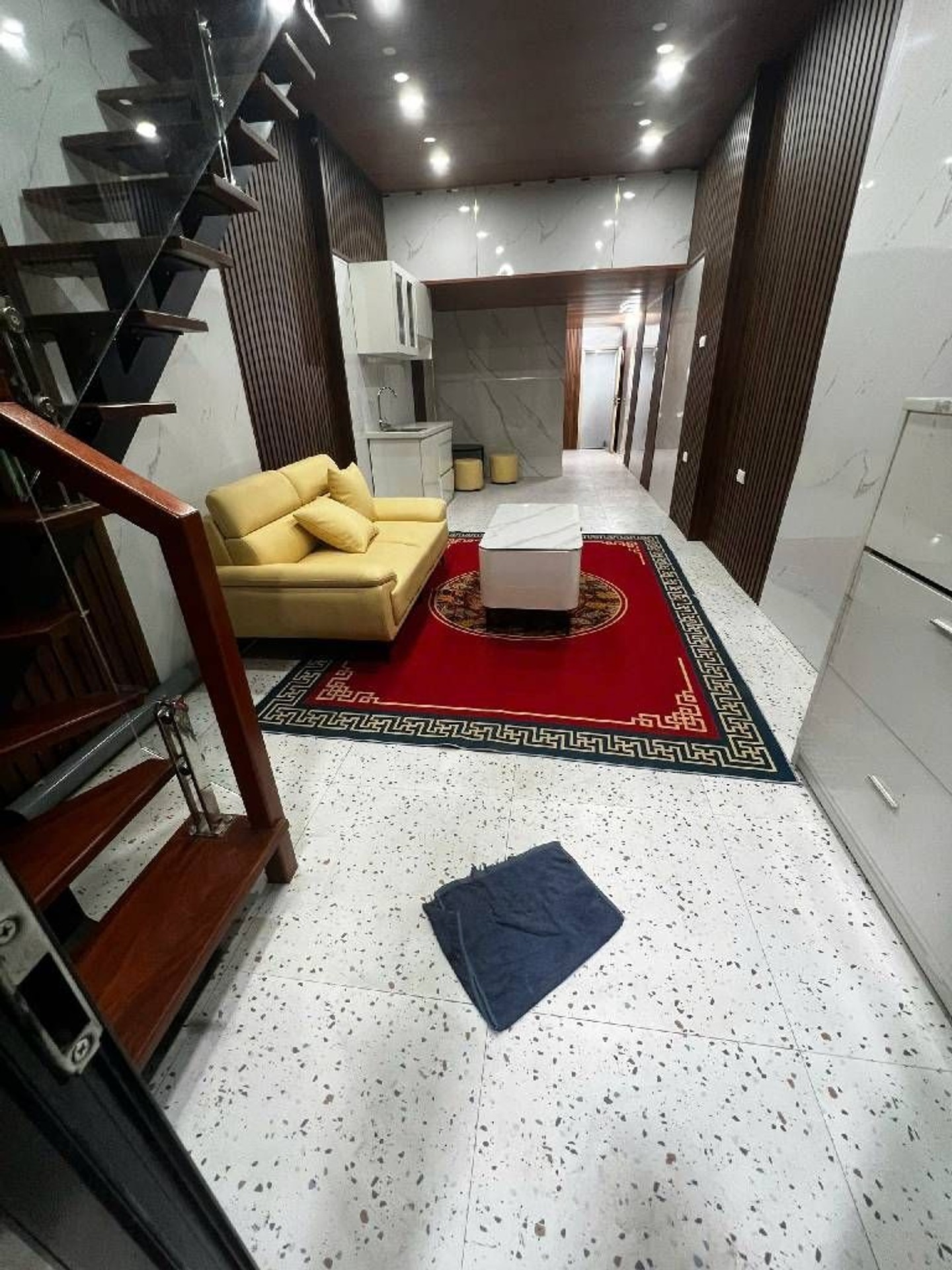 Bán nhà Tân Mai - diện tích 70m2 2 tầng - Ô TÔ ĐỖ CỬA - giá 3,65 tỷ