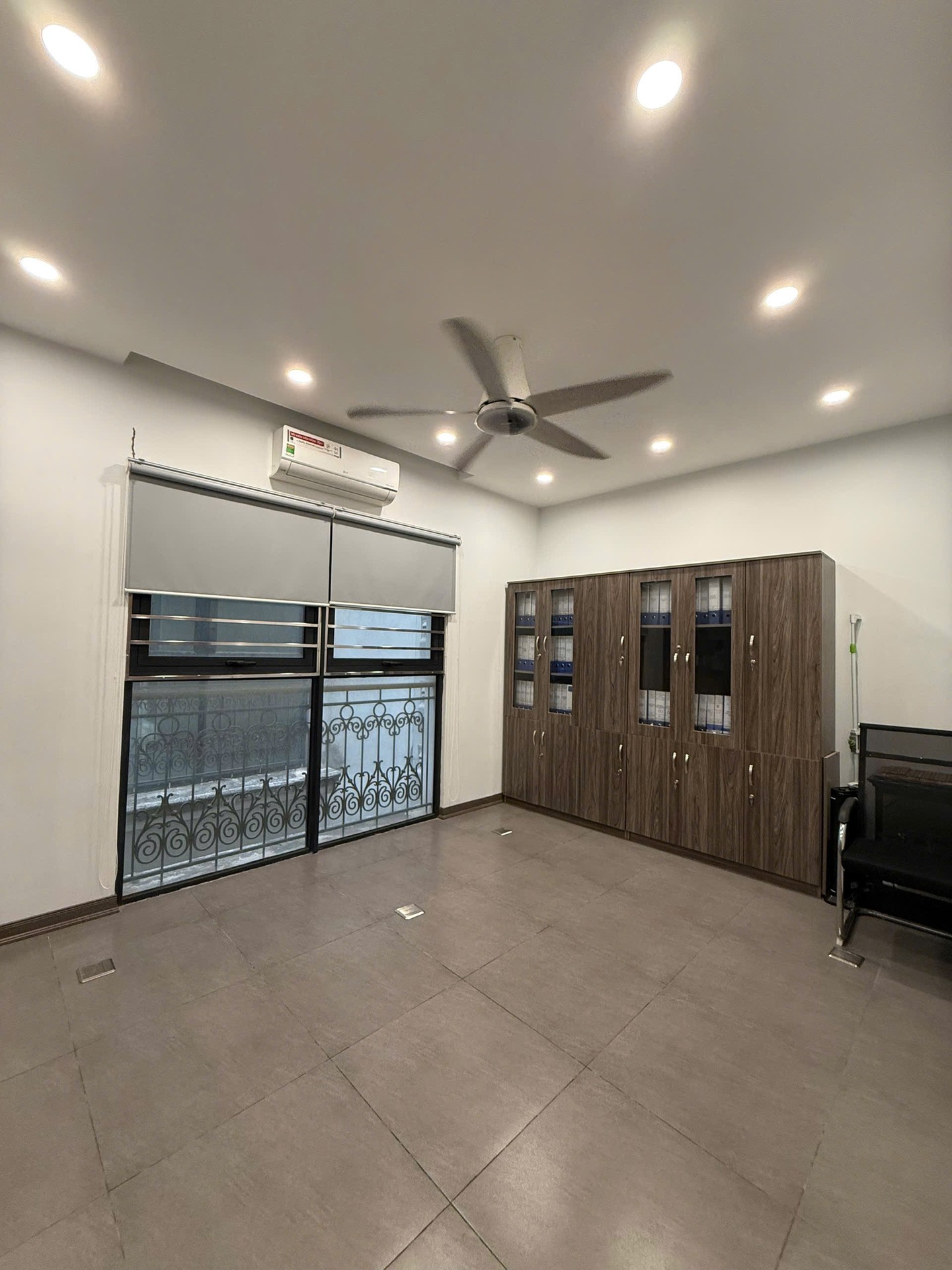 Bán nhà Đại Kim - diện tích 75m2 5 tầng - Ô tô tránh, kinh doanh - giá 28,5 tỷ