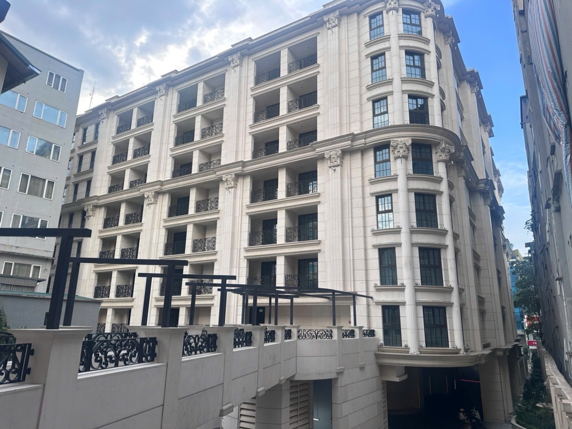 Bán nhà Hai Bà Trưng - diện tích 133m2 6 tầng - Lô góc - giá 91 tỷ
