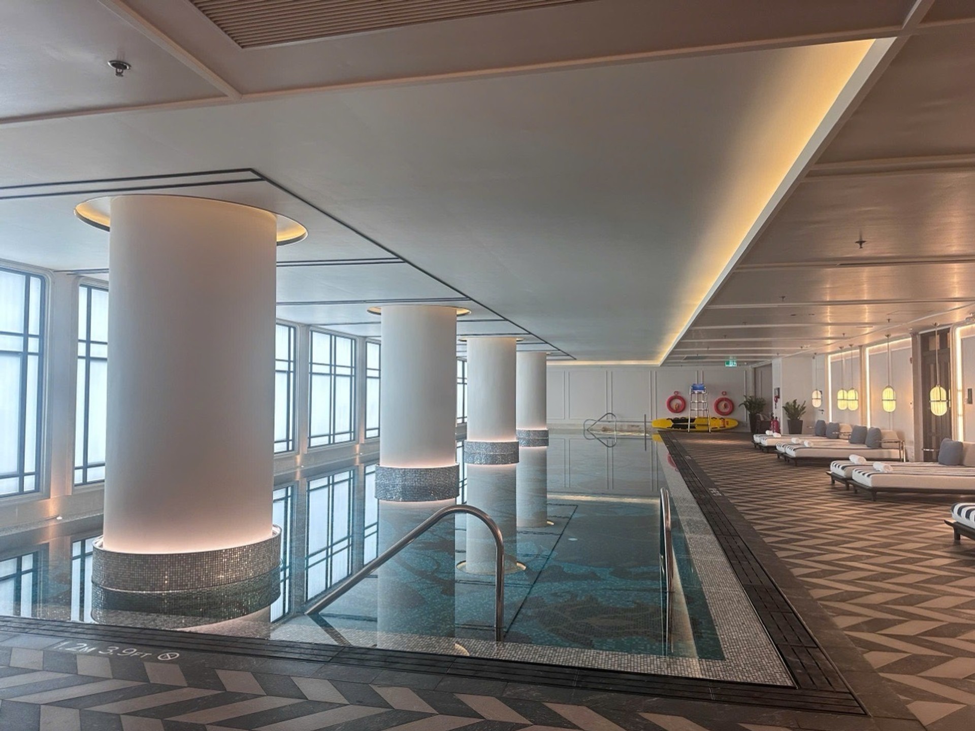 Bán nhà Hai Bà Trưng - diện tích 133m2 6 tầng - Lô góc - giá 91 tỷ