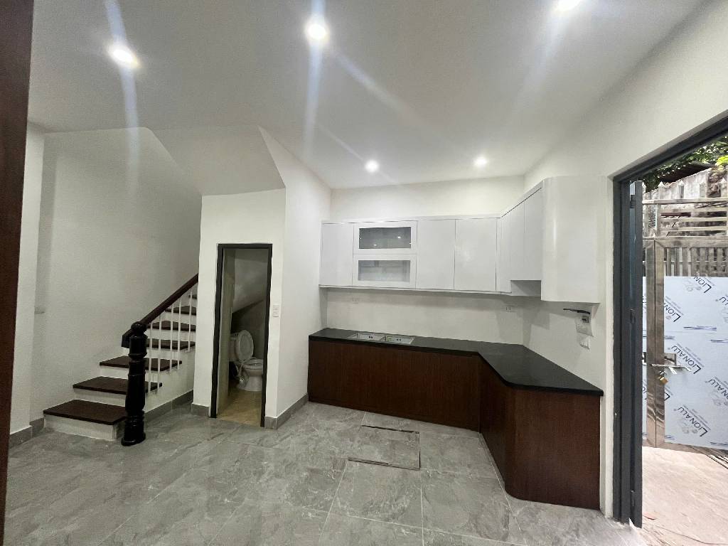Bán nhà Nguyễn Khoái - diện tích 43m2 2 tầng - Nhà 2 tầng gần 50m - giá 3,05 tỷ