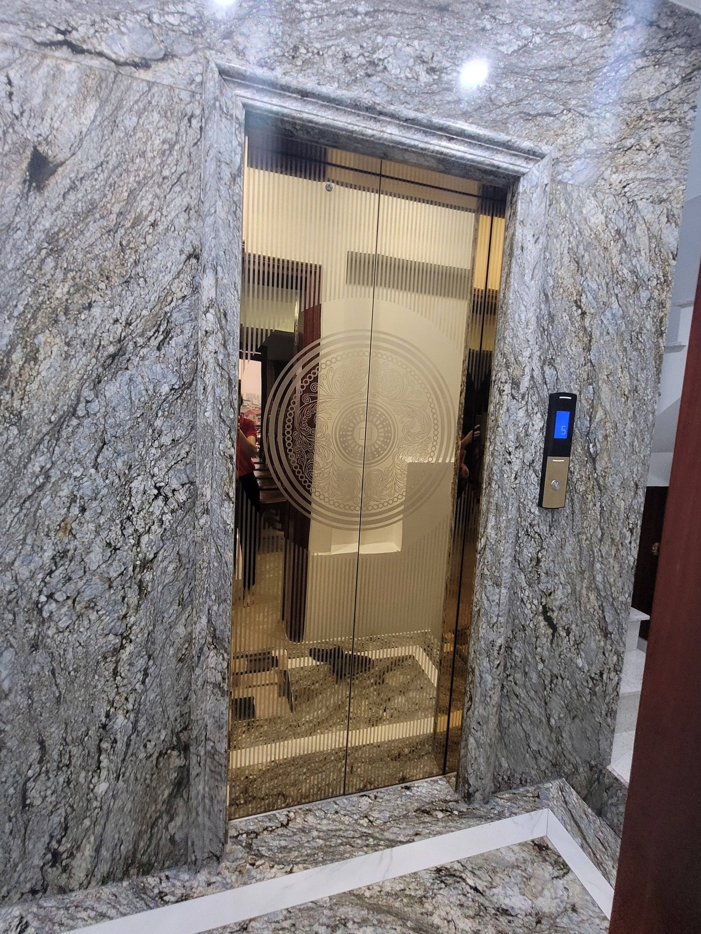 Bán nhà Thọ Lão - diện tích 56m2 7 tầng - Mặt phố khu vực trung tâm - giá 34,5 tỷ