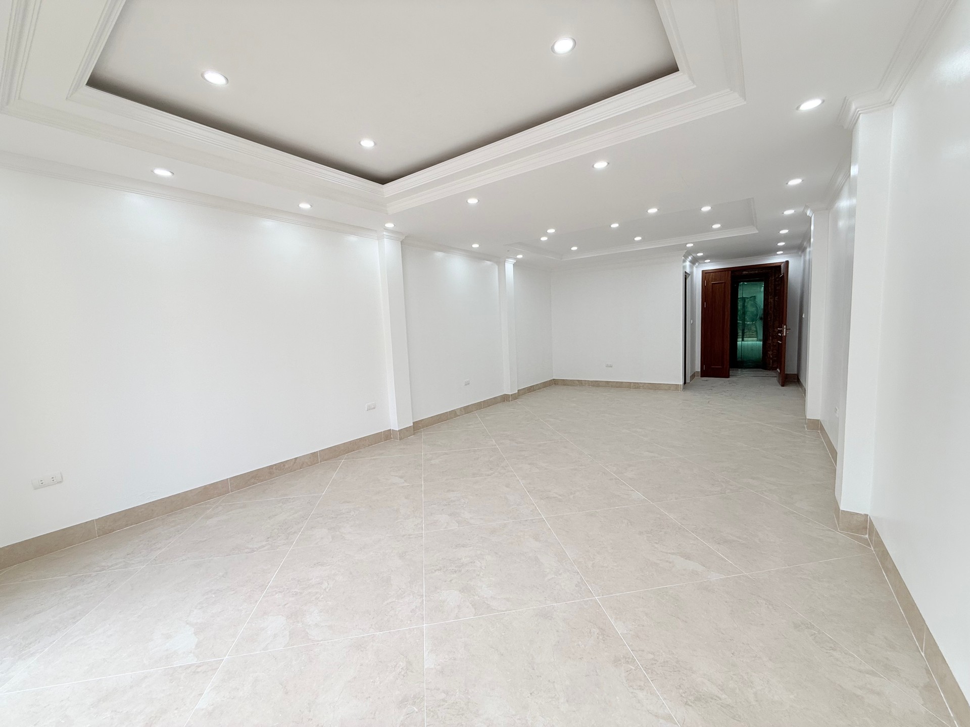 Bán nhà Đền Lừ 2 - diện tích 60m2 7 tầng - Ô tô đỗ tránh - giá 33,5 tỷ