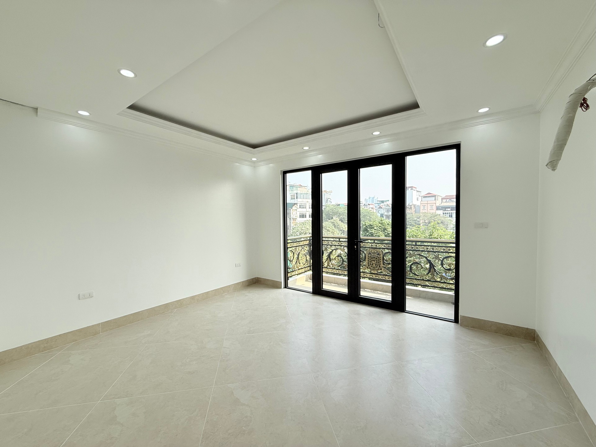 Bán nhà Đền Lừ 2 - diện tích 60m2 7 tầng - Ô tô đỗ tránh - giá 33,5 tỷ