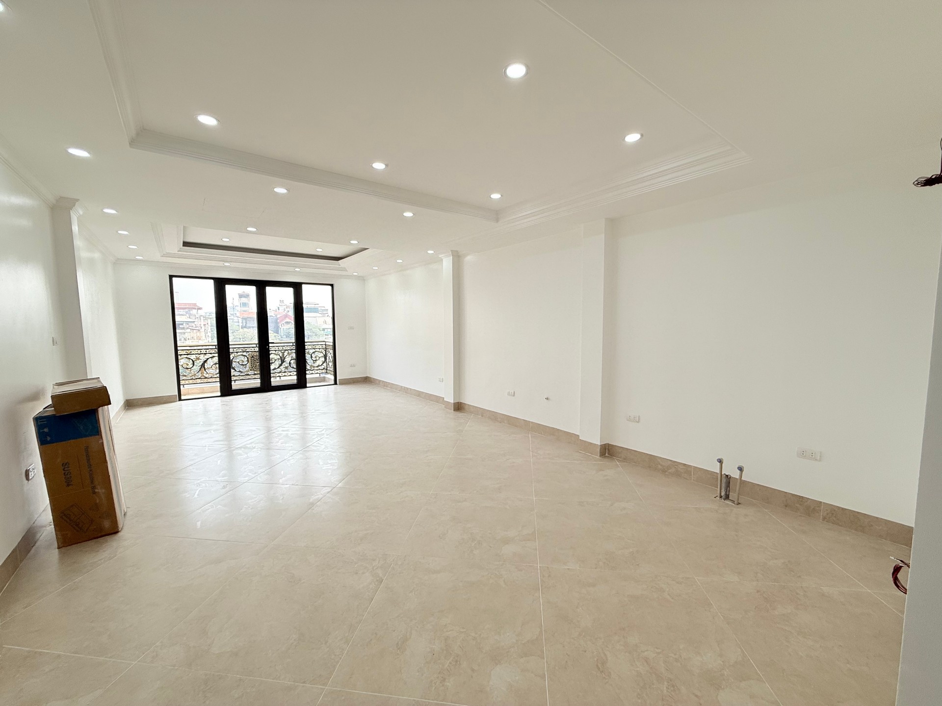 Bán nhà Đền Lừ 2 - diện tích 60m2 7 tầng - Ô tô đỗ tránh - giá 33,5 tỷ