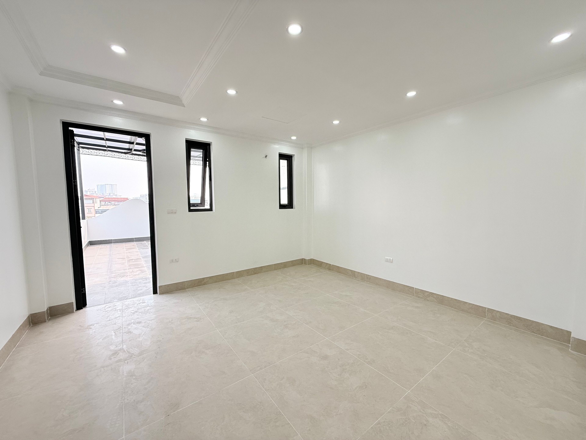 Bán nhà Đền Lừ 2 - diện tích 60m2 7 tầng - Ô tô đỗ tránh - giá 33,5 tỷ