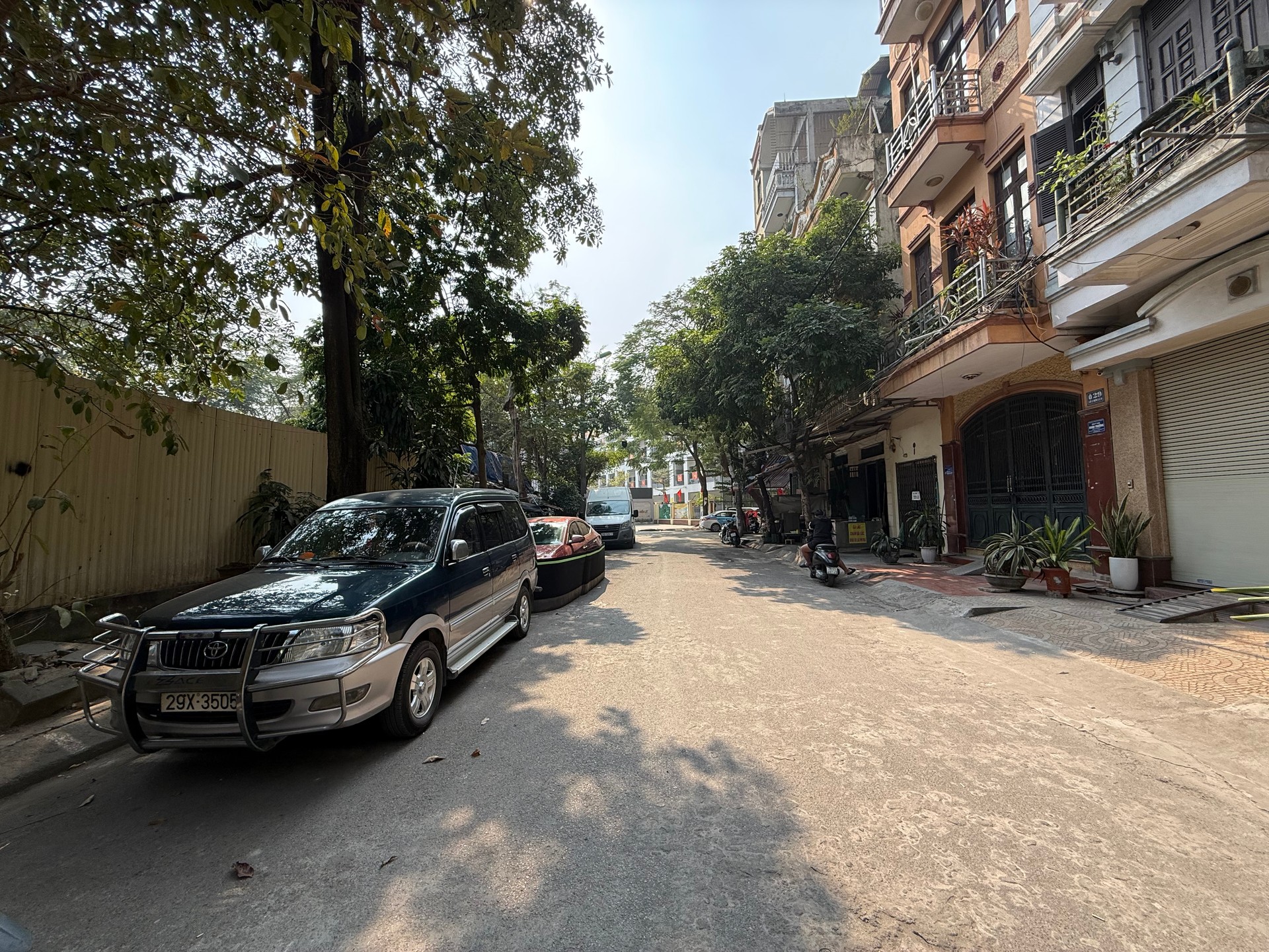 Bán nhà Đền Lừ 2 - diện tích 60m2 7 tầng - Ô tô đỗ tránh - giá 33,5 tỷ