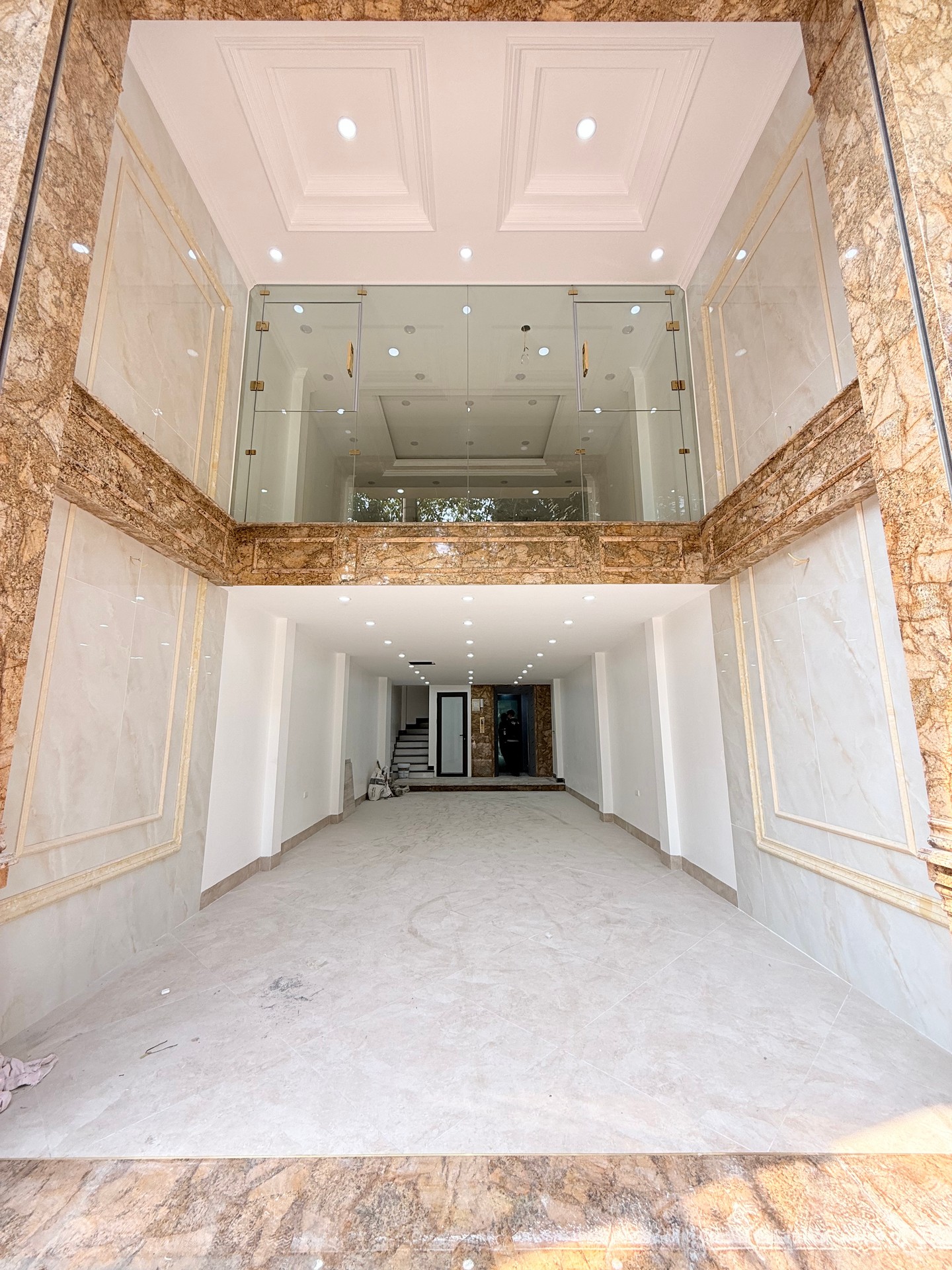 Bán nhà Đền Lừ 2 - diện tích 60m2 7 tầng - Ô tô đỗ tránh - giá 33,5 tỷ