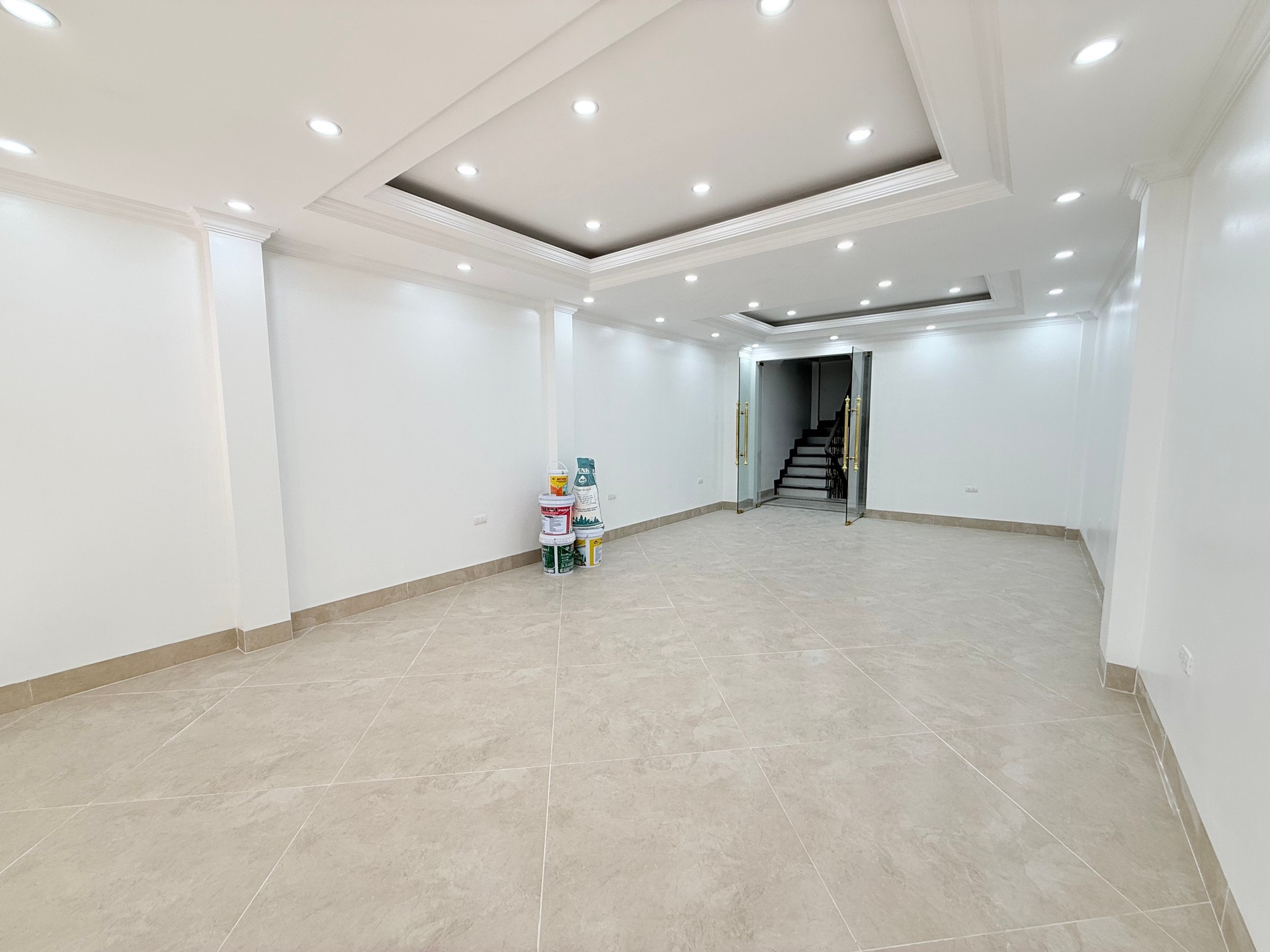 Bán nhà Đền Lừ 2 - diện tích 60m2 7 tầng - Ô tô đỗ tránh - giá 33,5 tỷ