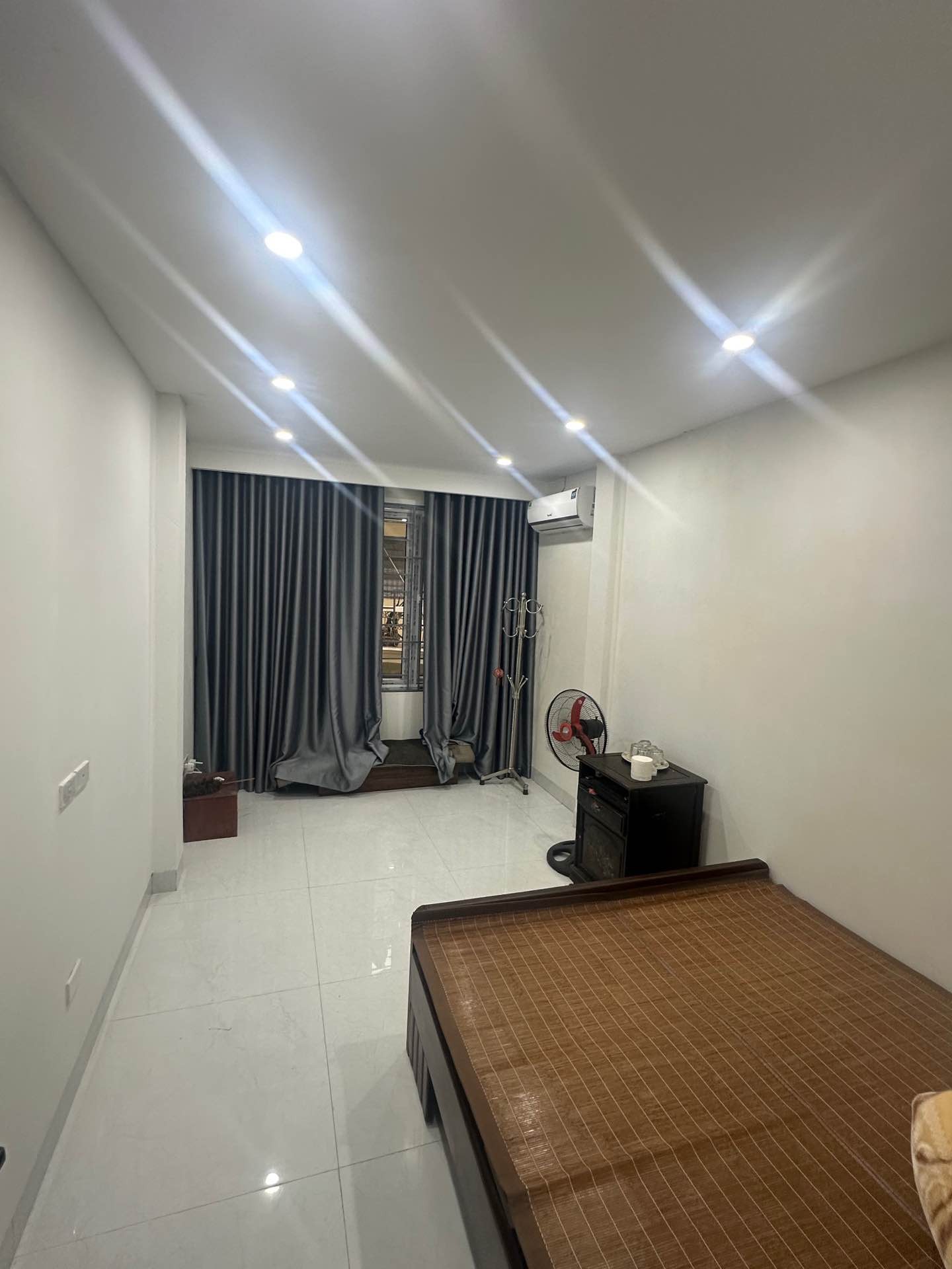 Bán nhà Chùa Vua - diện tích 47m2 4 tầng - Ngõ thông kinh doanh - giá 12,2 tỷ