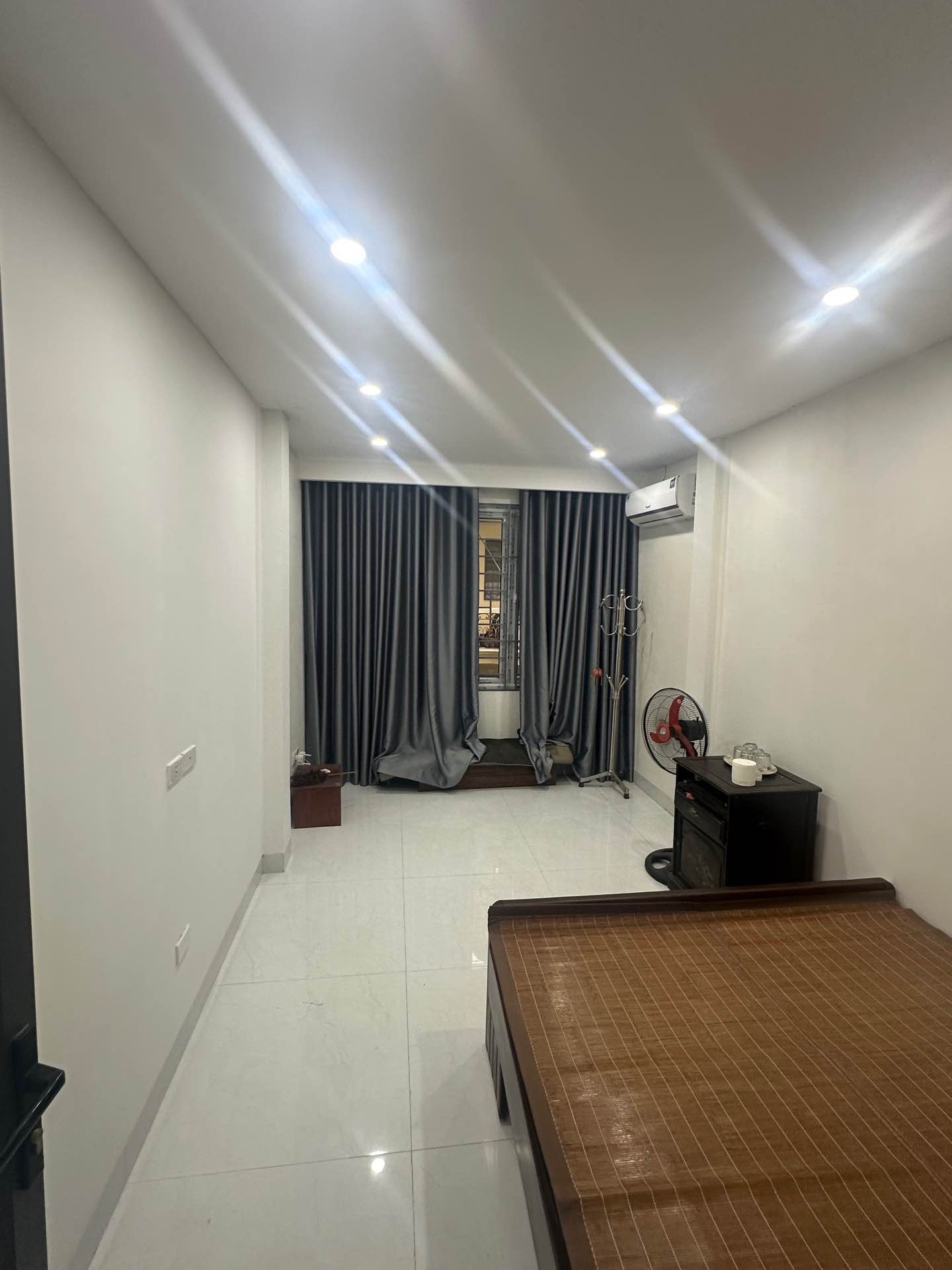 Bán nhà Chùa Vua - diện tích 47m2 4 tầng - Ngõ thông kinh doanh - giá 12,2 tỷ