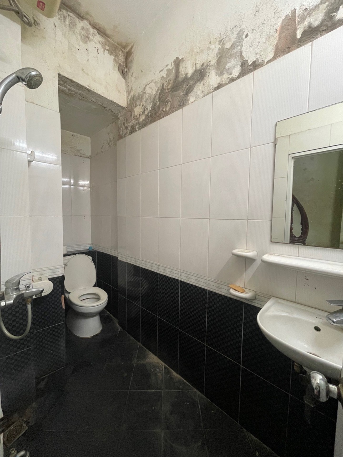 Bán nhà Hoà Bình - diện tích 26m2 2 tầng - Lô góc - giá 5,6 tỷ