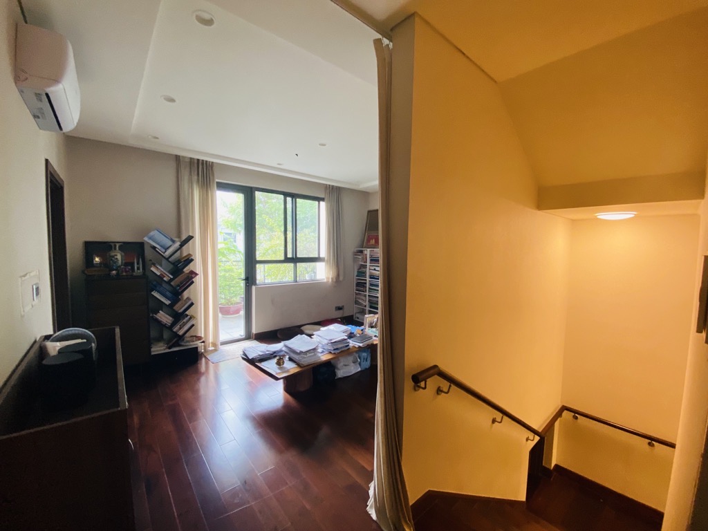 Bán nhà Nguyễn Xiển - diện tích 201.7m2 4 tầng - Villa đẳng cấp - giá 69.5 tỷ