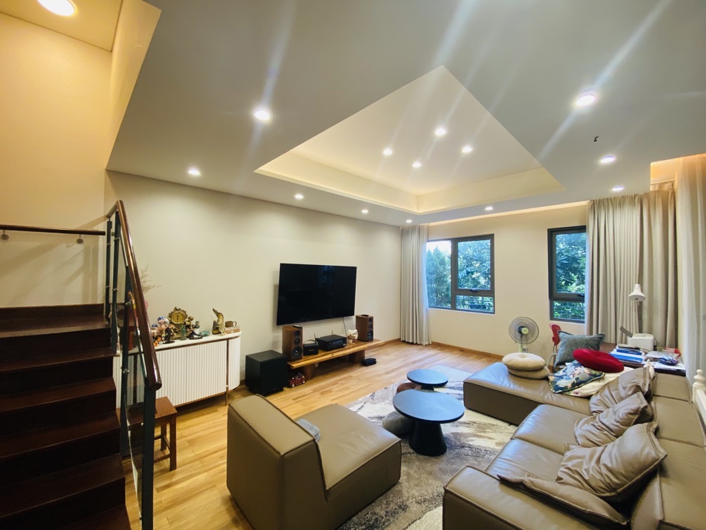 Bán nhà Nguyễn Xiển - diện tích 201.7m2 4 tầng - Villa đẳng cấp - giá 69.5 tỷ