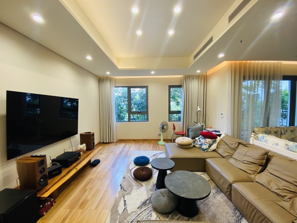 Bán nhà Nguyễn Xiển - diện tích 201.7m2 4 tầng - Villa đẳng cấp - giá 69.5 tỷ