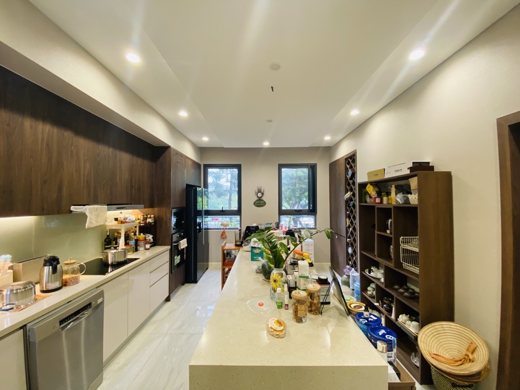 Bán nhà Nguyễn Xiển - diện tích 201.7m2 4 tầng - Villa đẳng cấp - giá 69.5 tỷ