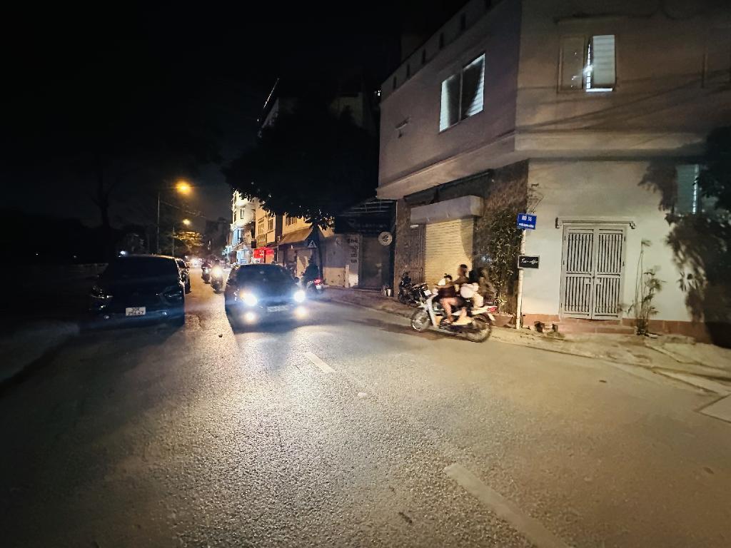 Bán nhà Trịnh Đình Cửu - diện tích 55m2 3 tầng - ô tô qua nhà - giá 13 tỷ