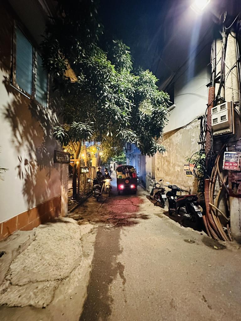 Bán nhà Trịnh Đình Cửu - diện tích 55m2 3 tầng - ô tô qua nhà - giá 13 tỷ