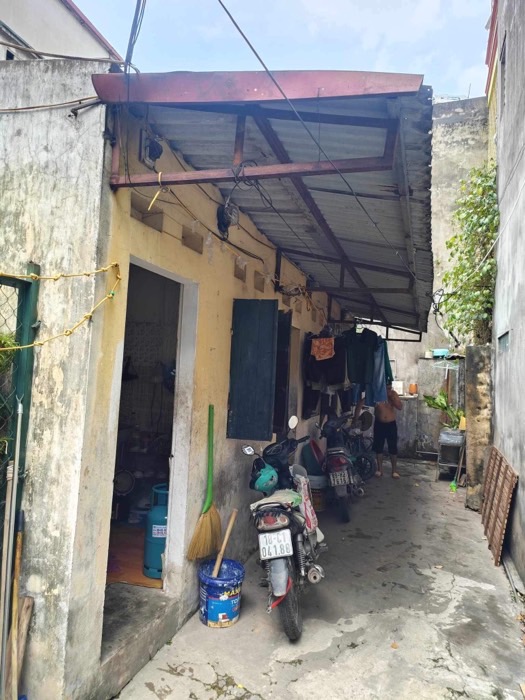 Bán nhà Định Công - diện tích 95m2 1 tầng - Nhà 3 mặt thoáng, vị trí đẹp - giá 6,3 tỷ