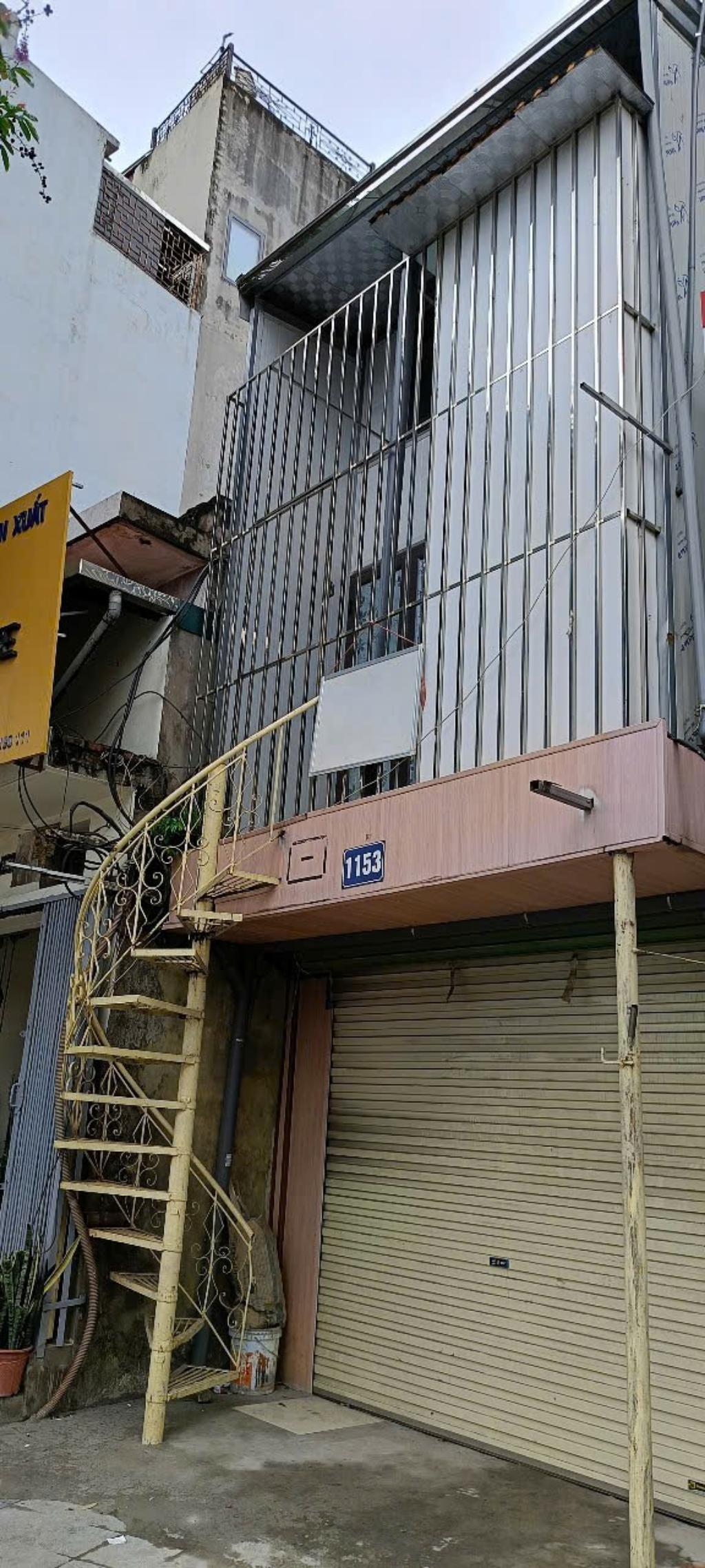 Bán nhà Giải Phóng - diện tích 60m2 2 tầng - Mặt phố, ô tô - giá 19 tỷ