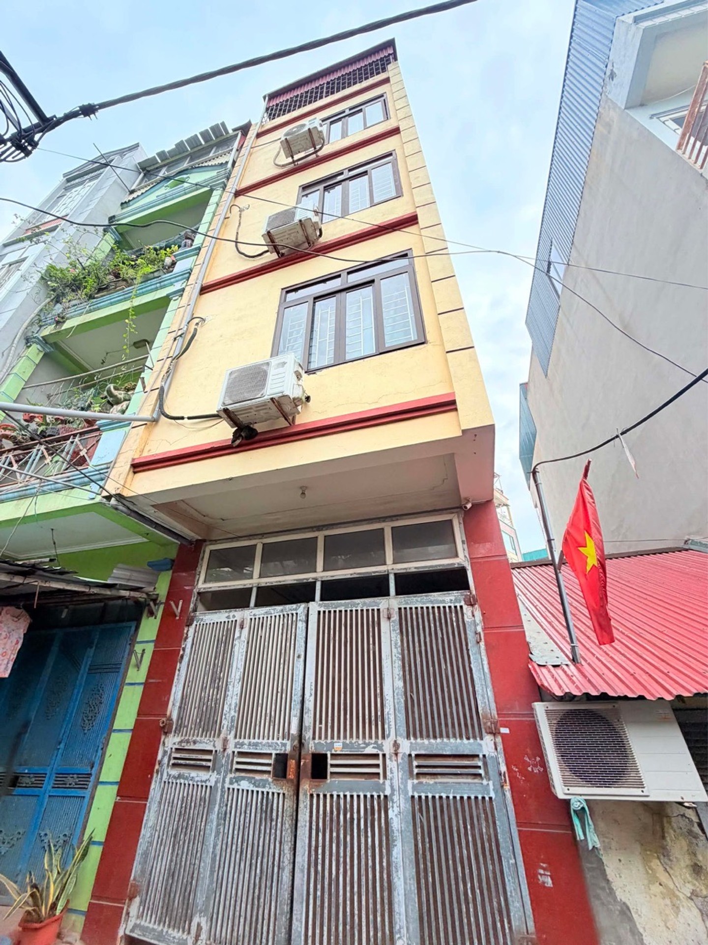 Bán nhà Lĩnh Nam - diện tích 69m2 5 tầng - Nhà đẹp hiếm có - giá 12,5 tỷ