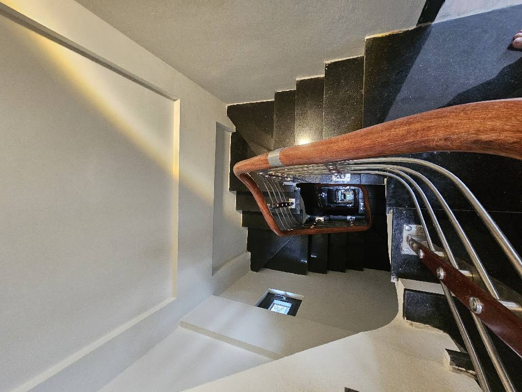 Bán nhà Trương Định - diện tích 39m2 6 tầng - Lô góc, 2 thoáng - giá 10 tỷ