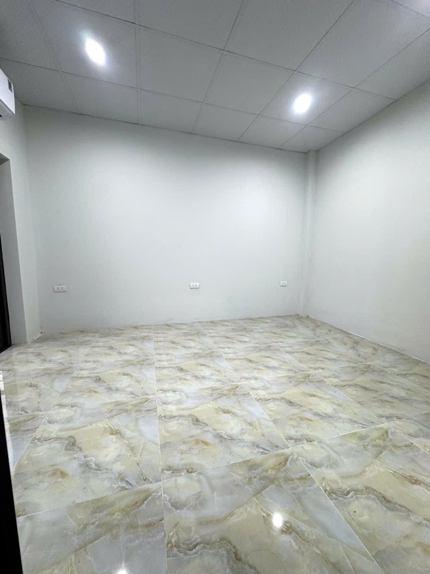 Bán nhà Lĩnh Nam - diện tích 20m2 2 tầng - ô tô đỗ cửa - giá 2,45 tỷ