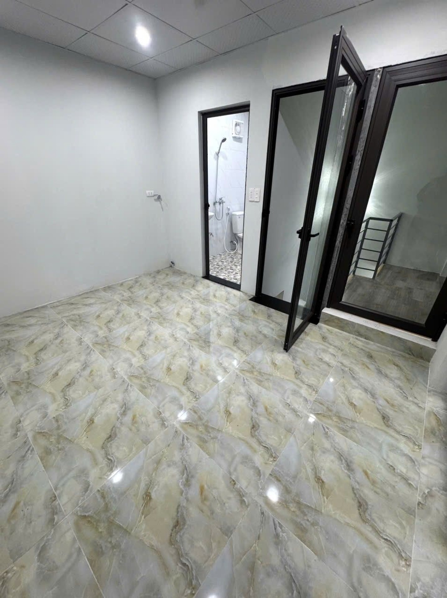 Bán nhà Lĩnh Nam - diện tích 20m2 2 tầng - ô tô đỗ cửa - giá 2,45 tỷ