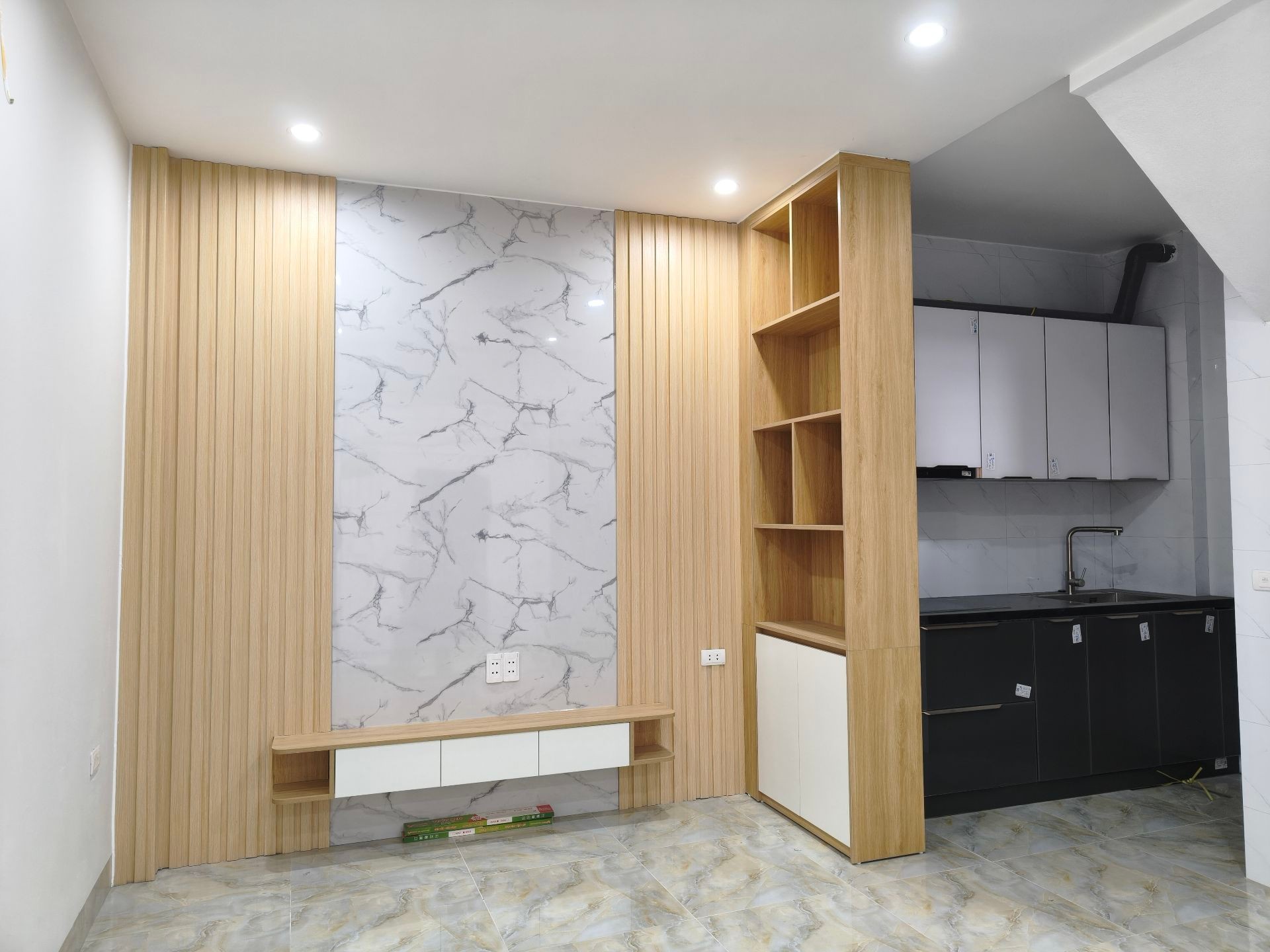 Bán nhà Lĩnh Nam - diện tích 20m2 2 tầng - ô tô đỗ cửa - giá 2,45 tỷ