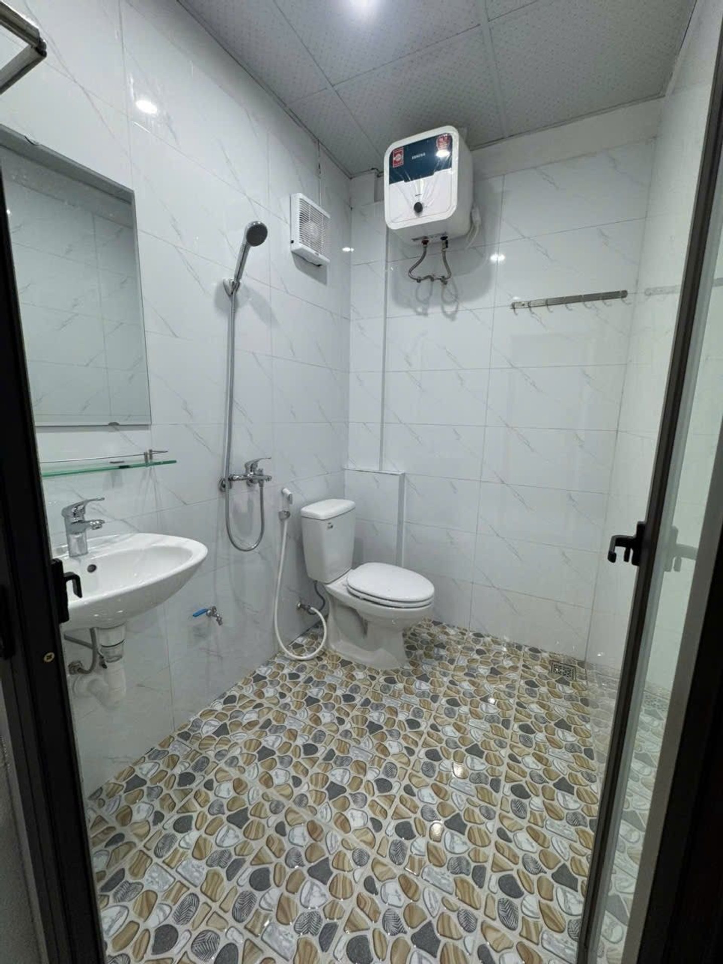 Bán nhà Lĩnh Nam - diện tích 20m2 2 tầng - ô tô đỗ cửa - giá 2,45 tỷ