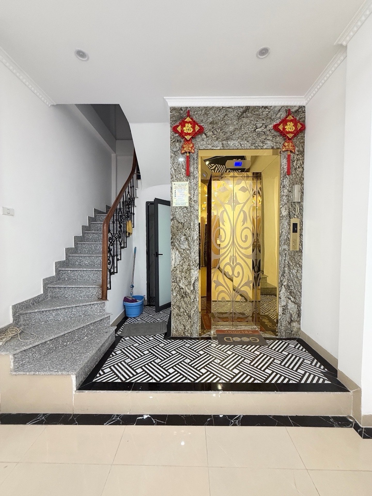 Bán nhà Yên Lạc - diện tích 37m2 6 tầng - thang máy, full nội thất - giá 13,5 tỷ