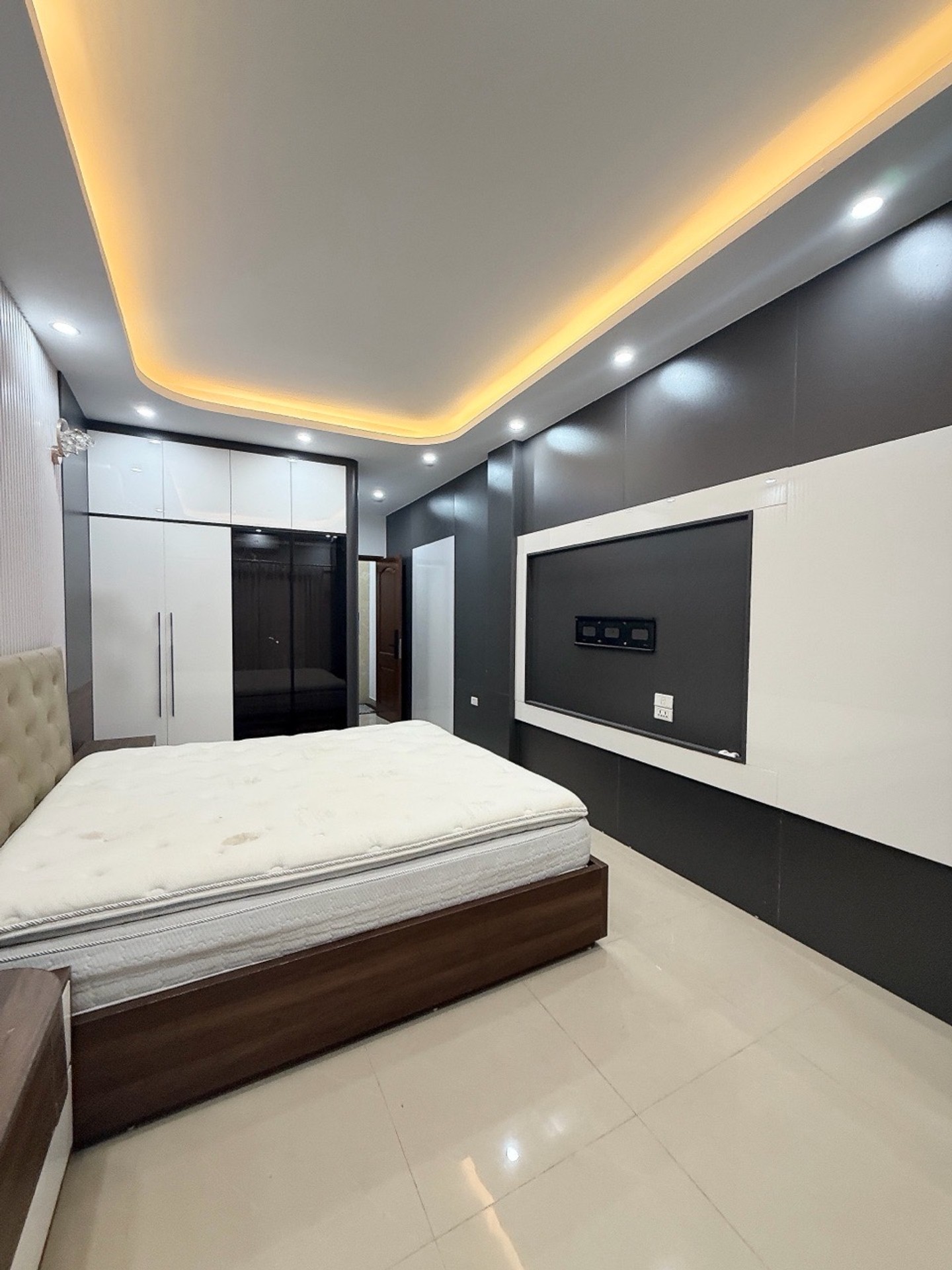 Bán nhà Yên Lạc - diện tích 37m2 6 tầng - thang máy, full nội thất - giá 13,5 tỷ