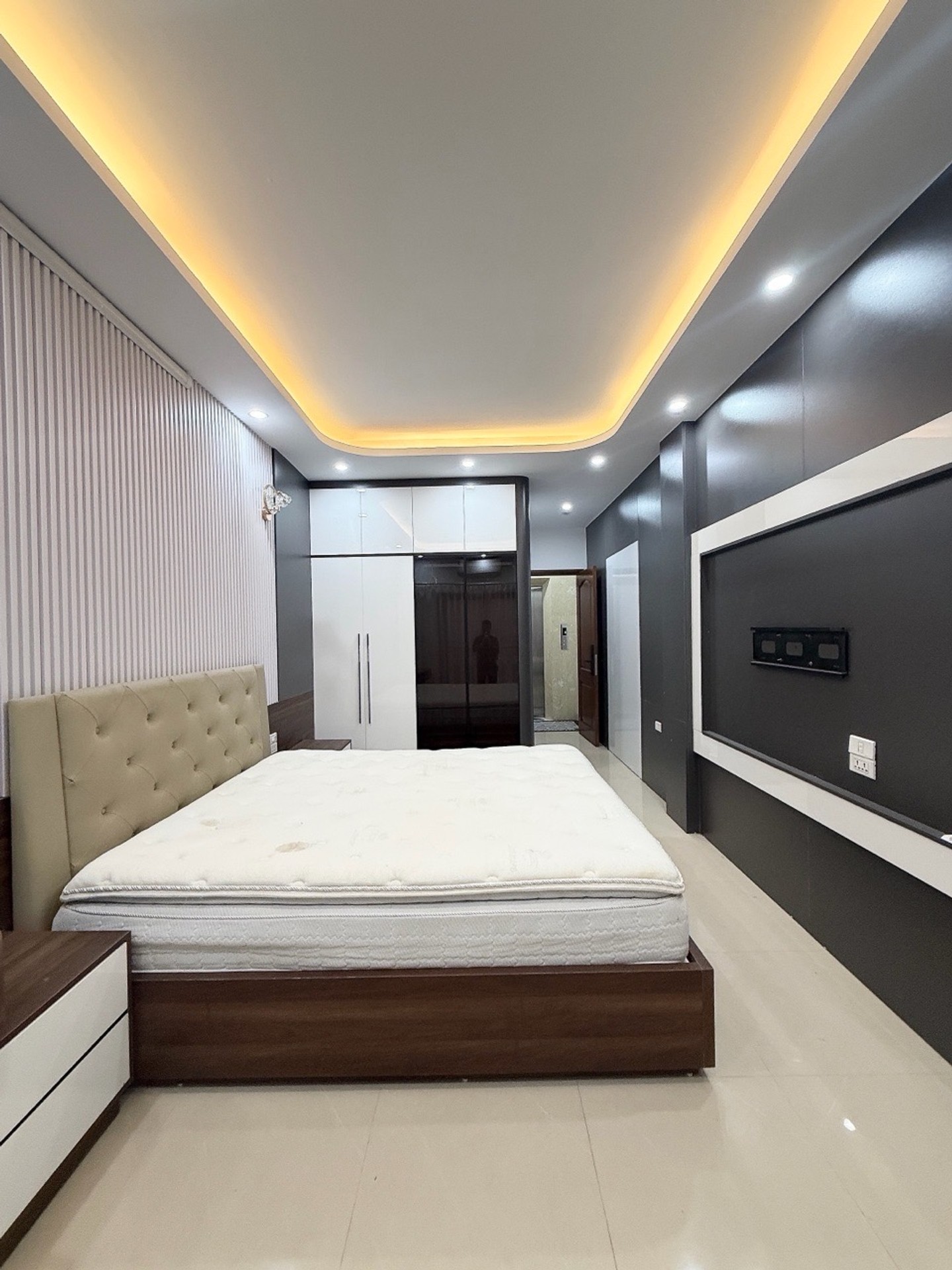 Bán nhà Yên Lạc - diện tích 37m2 6 tầng - thang máy, full nội thất - giá 13,5 tỷ