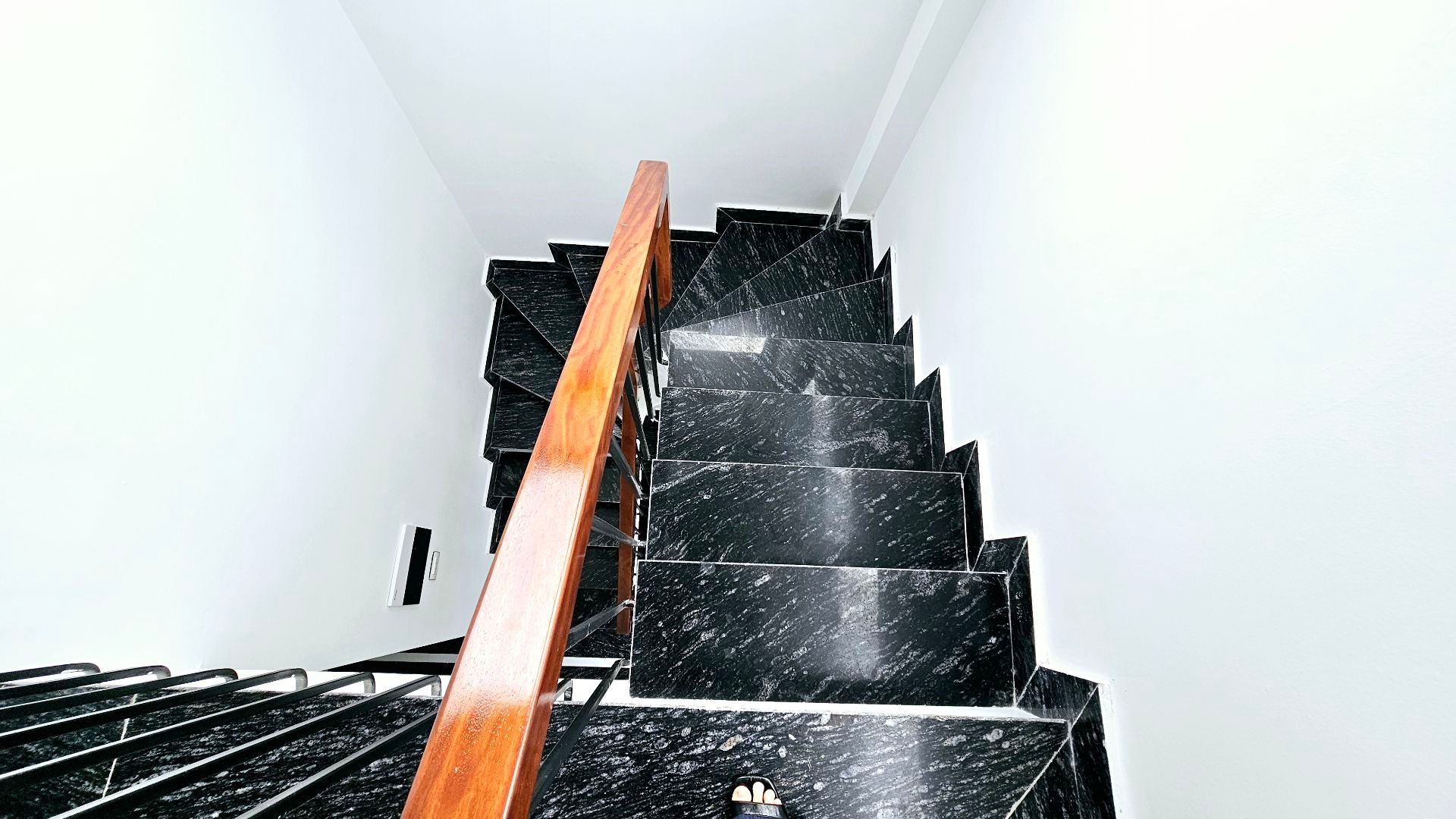 Bán nhà Hai Bà Trưng - diện tích 34m2 6 tầng - Lô góc, thang máy - giá 9,9 tỷ