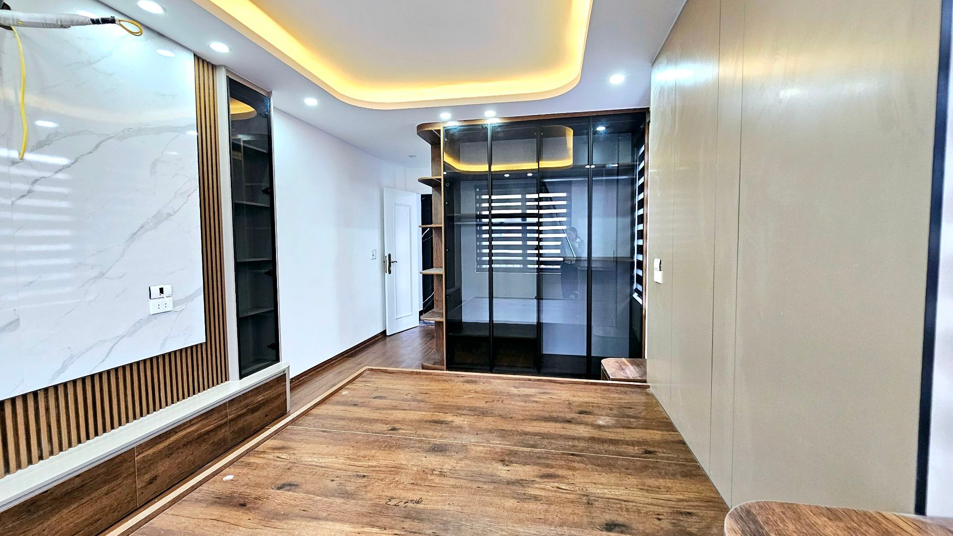 Bán nhà Hai Bà Trưng - diện tích 34m2 6 tầng - Lô góc, thang máy - giá 9,9 tỷ
