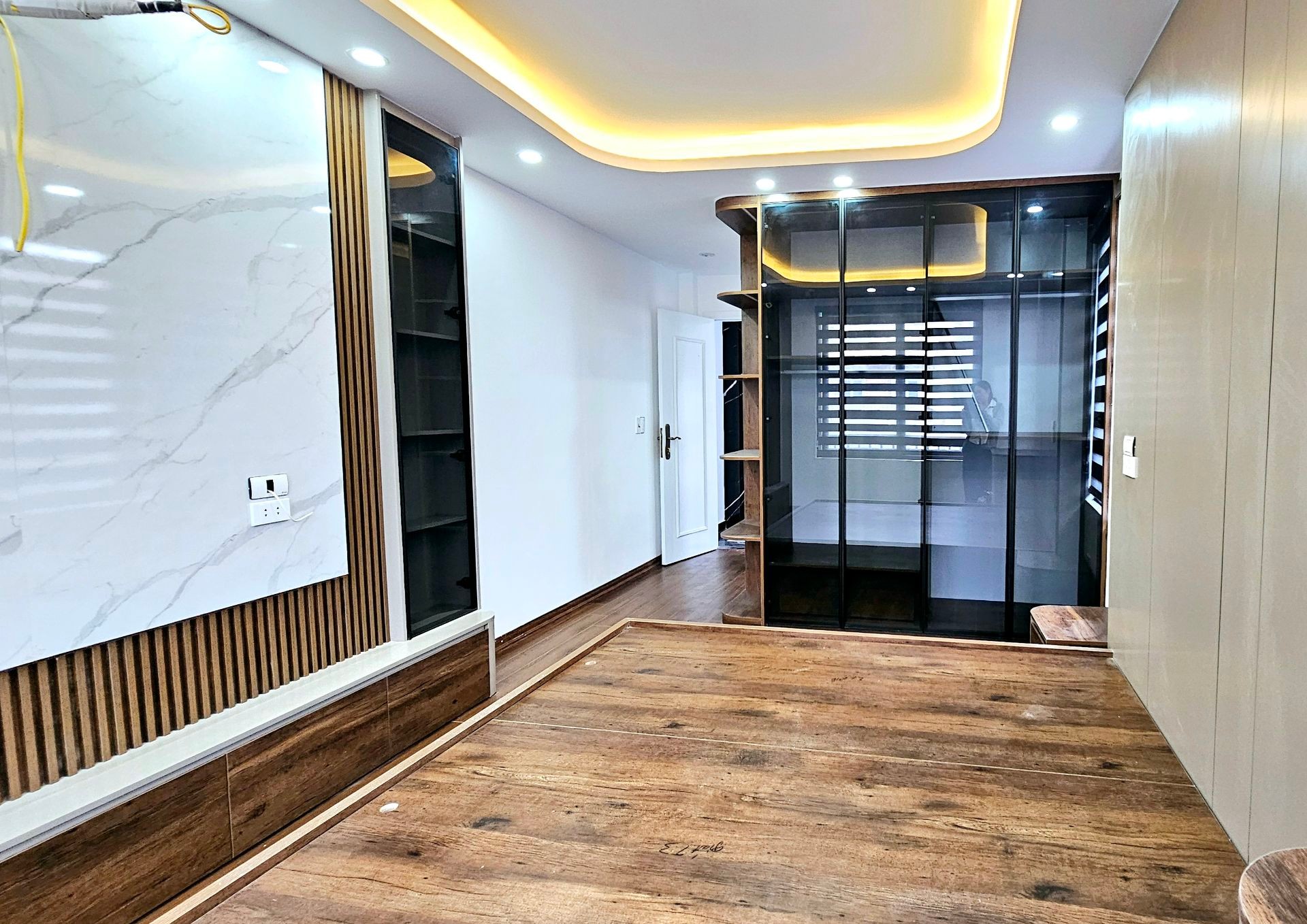 Bán nhà Hai Bà Trưng - diện tích 34m2 6 tầng - Lô góc, thang máy - giá 9,9 tỷ