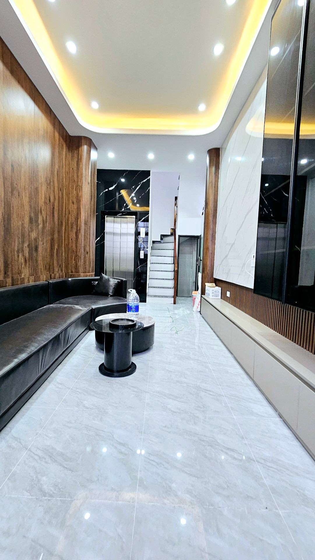 Bán nhà Hai Bà Trưng - diện tích 34m2 6 tầng - Lô góc, thang máy - giá 9,9 tỷ