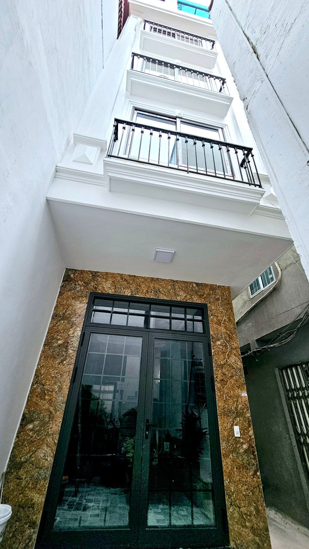 Bán nhà Hai Bà Trưng - diện tích 34m2 6 tầng - Lô góc, thang máy - giá 9,9 tỷ