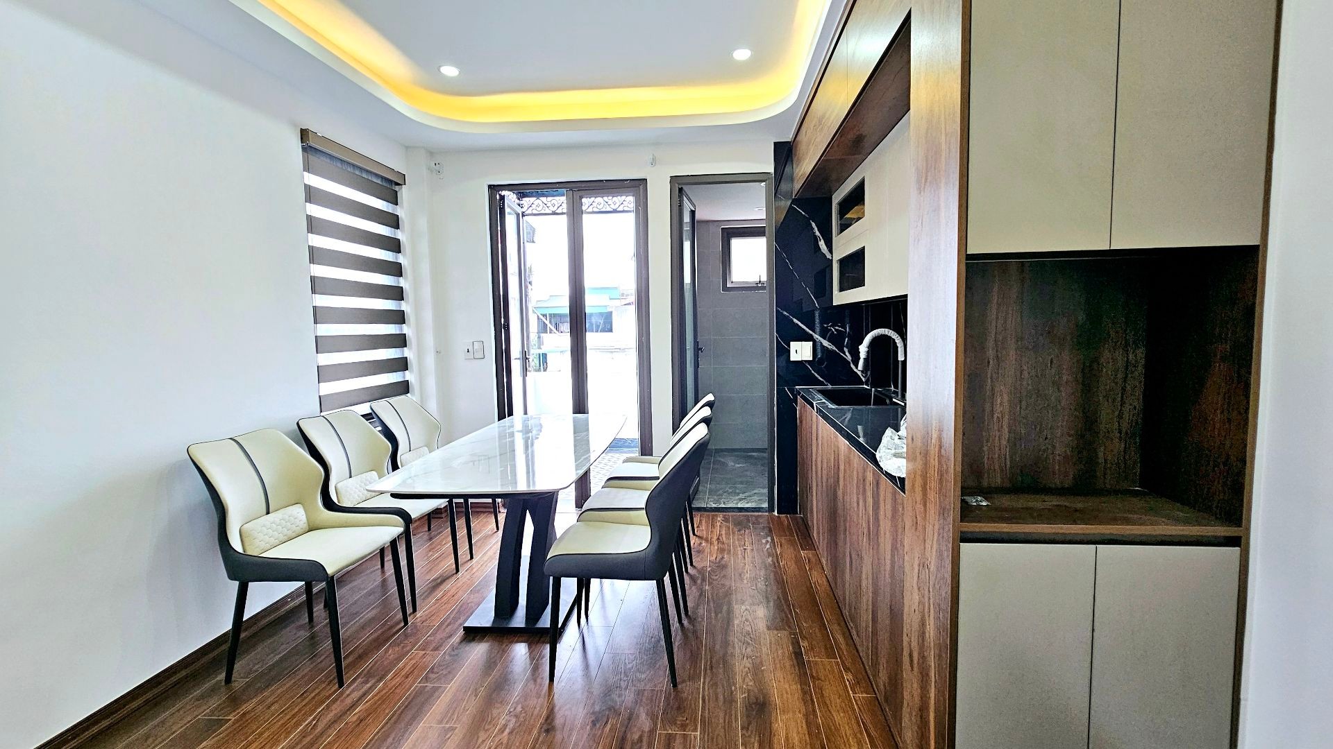 Bán nhà Hai Bà Trưng - diện tích 34m2 6 tầng - Lô góc, thang máy - giá 9,9 tỷ
