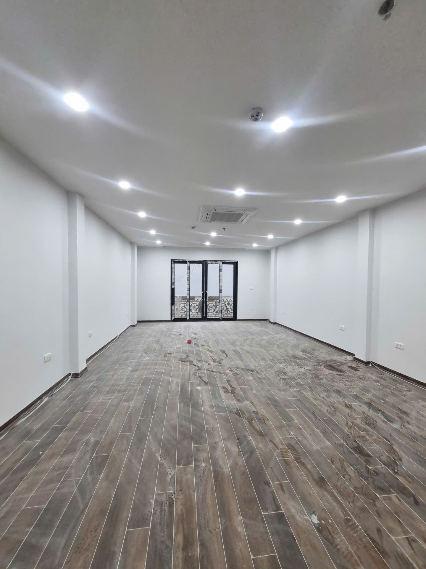 Bán nhà Ngõ 2 ô tô tránh - diện tích 93m2 6 tầng - PHÂN LÔ - Ô TÔ - ĐẤU GIÁ - CẠNH TECCO - SÁT CÔNG VIÊN - giá 26,5 tỷ