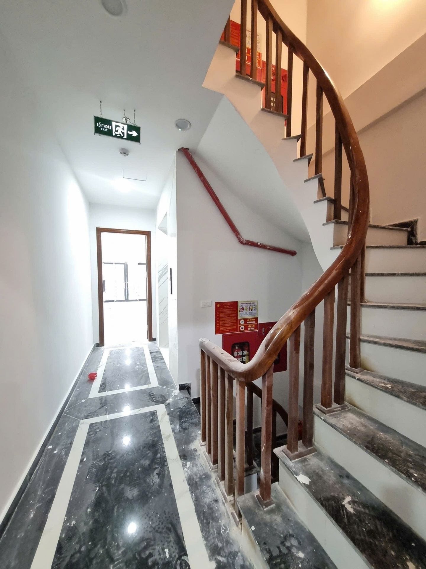 Bán nhà Ngõ 2 ô tô tránh - diện tích 93m2 6 tầng - PHÂN LÔ - Ô TÔ - ĐẤU GIÁ - CẠNH TECCO - SÁT CÔNG VIÊN - giá 26,5 tỷ