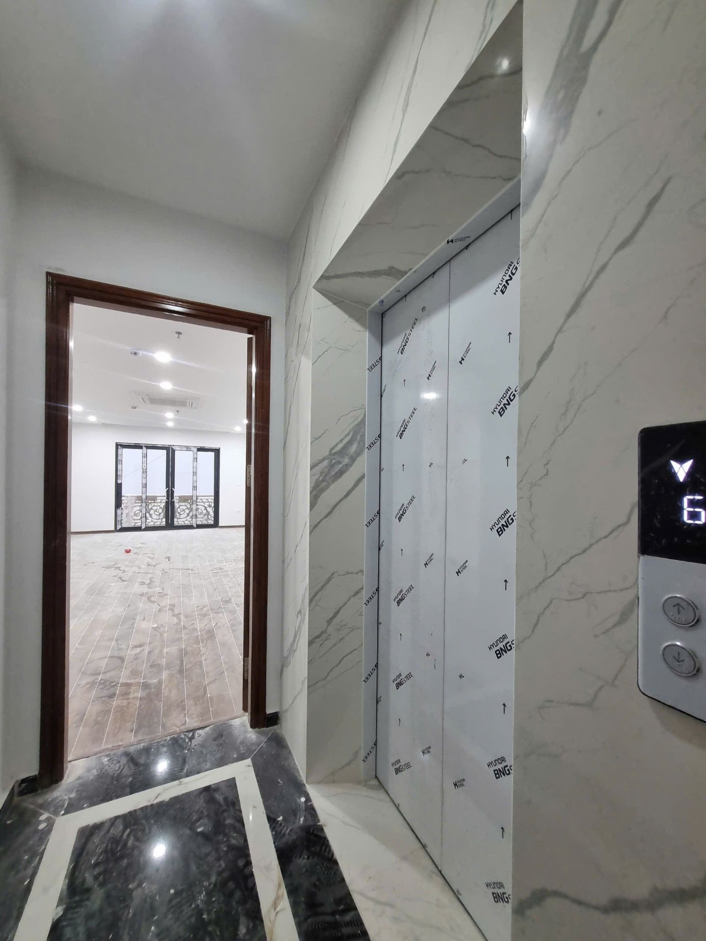 Bán nhà Ngõ 2 ô tô tránh - diện tích 93m2 6 tầng - PHÂN LÔ - Ô TÔ - ĐẤU GIÁ - CẠNH TECCO - SÁT CÔNG VIÊN - giá 26,5 tỷ