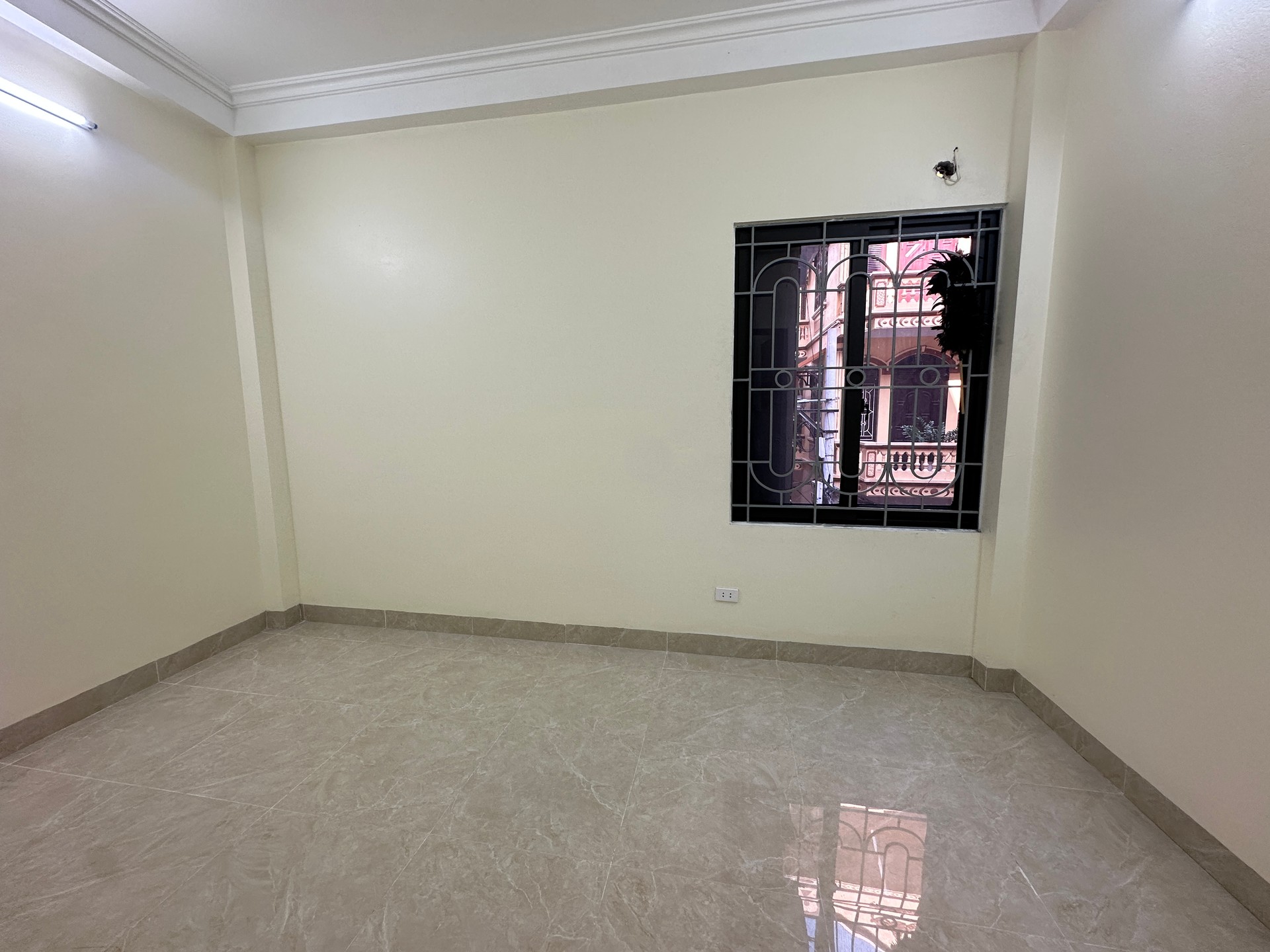 Bán nhà Định Công Thượng - diện tích 41m2 5 tầng - Mặt phố kinh doanh sầm uất - giá 18,5 tỷ