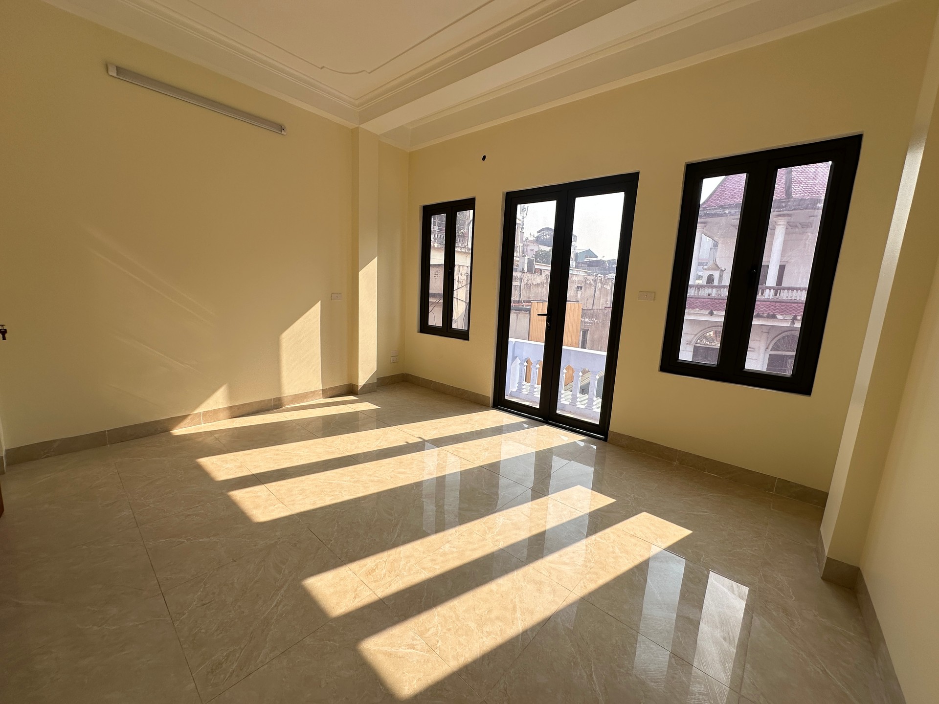 Bán nhà Định Công Thượng - diện tích 41m2 5 tầng - Mặt phố kinh doanh sầm uất - giá 18,5 tỷ