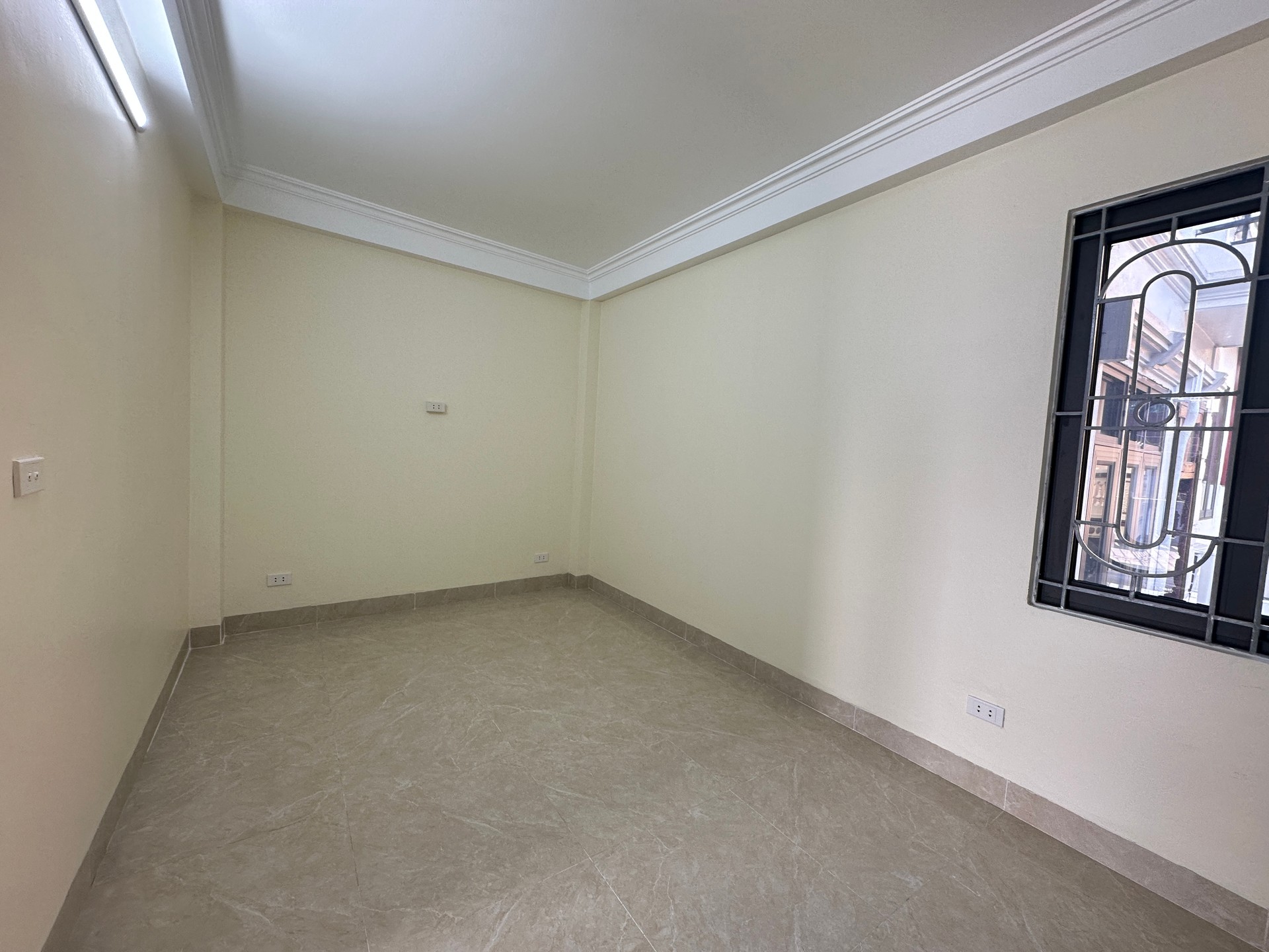 Bán nhà Định Công Thượng - diện tích 41m2 5 tầng - Mặt phố kinh doanh sầm uất - giá 18,5 tỷ