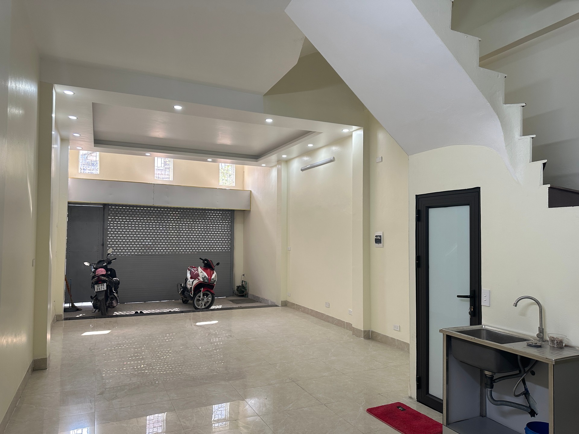 Bán nhà Định Công Thượng - diện tích 41m2 5 tầng - Mặt phố kinh doanh sầm uất - giá 18,5 tỷ
