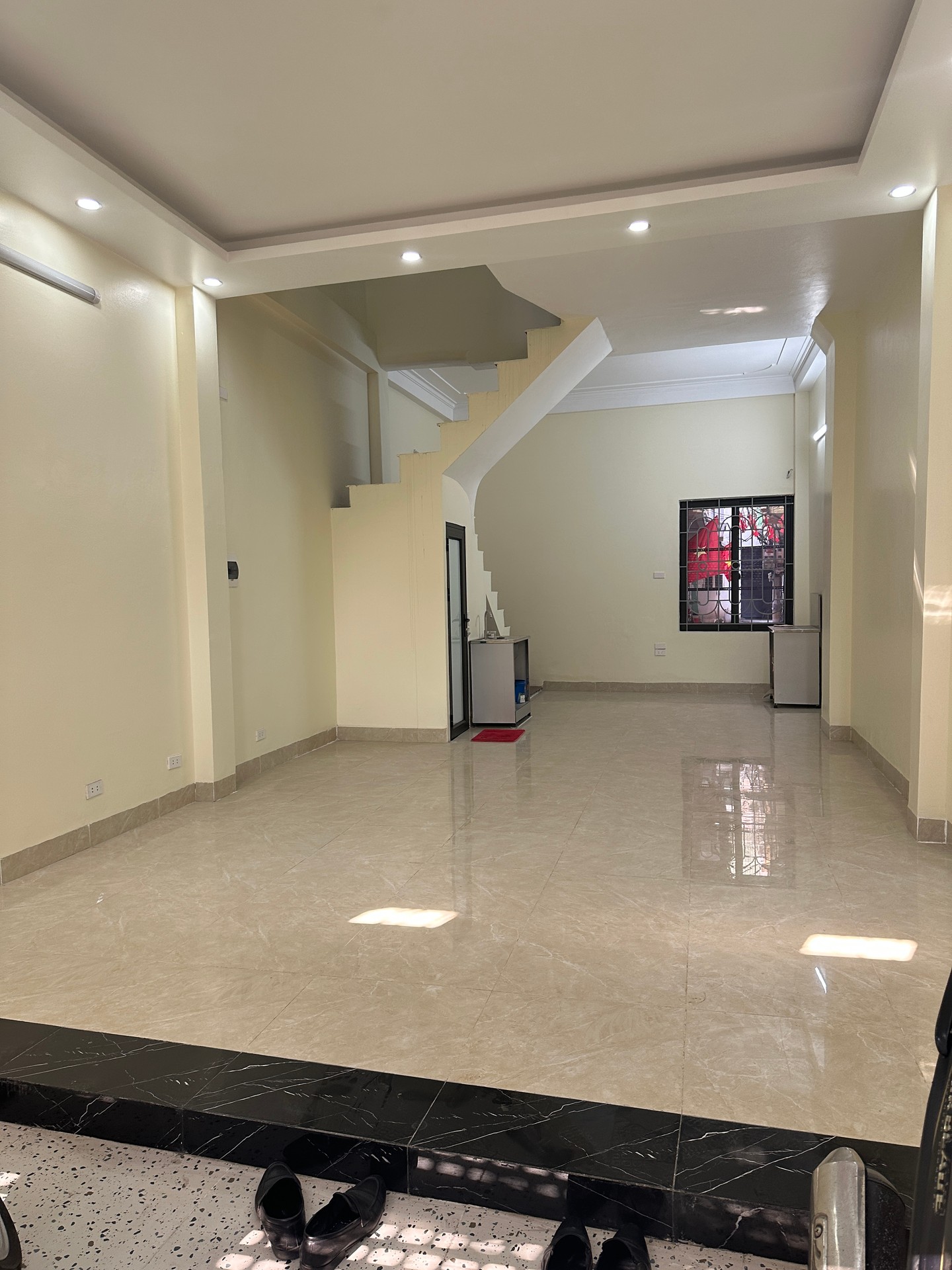 Bán nhà Định Công Thượng - diện tích 41m2 5 tầng - Mặt phố kinh doanh sầm uất - giá 18,5 tỷ