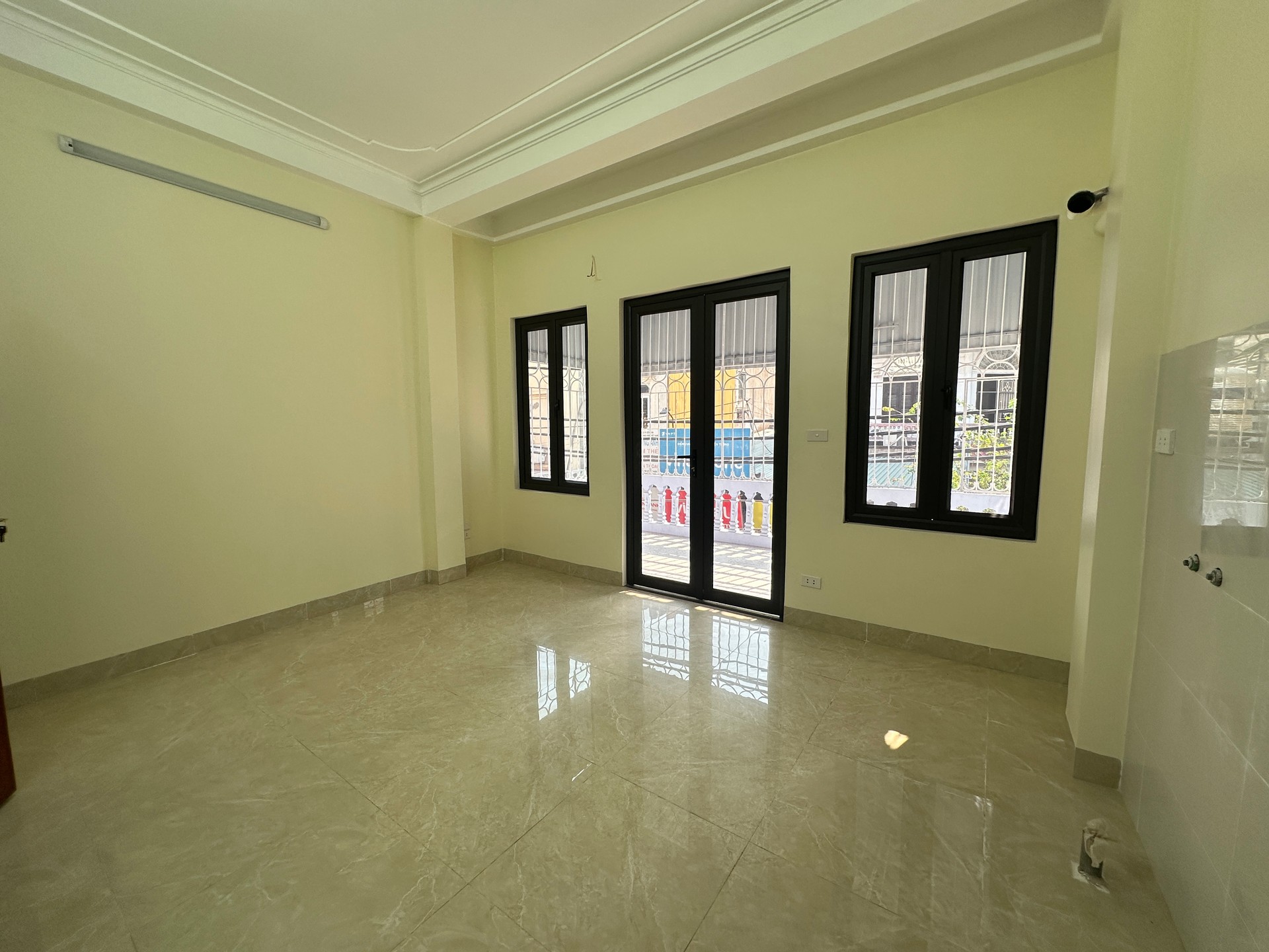 Bán nhà Định Công Thượng - diện tích 41m2 5 tầng - Mặt phố kinh doanh sầm uất - giá 18,5 tỷ
