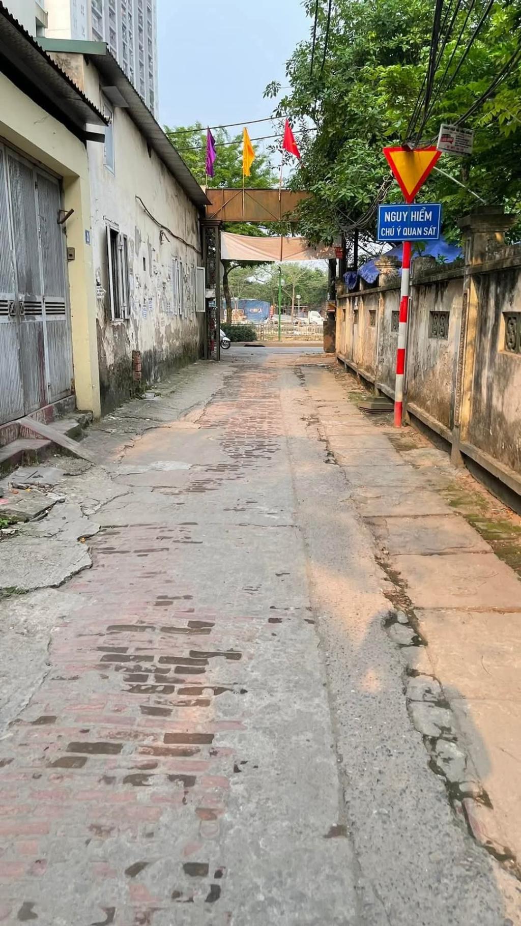 Bán nhà Kim Giang - diện tích 35m2 3 tầng - ô tô đỗ cửa - giá 6,1 tỷ