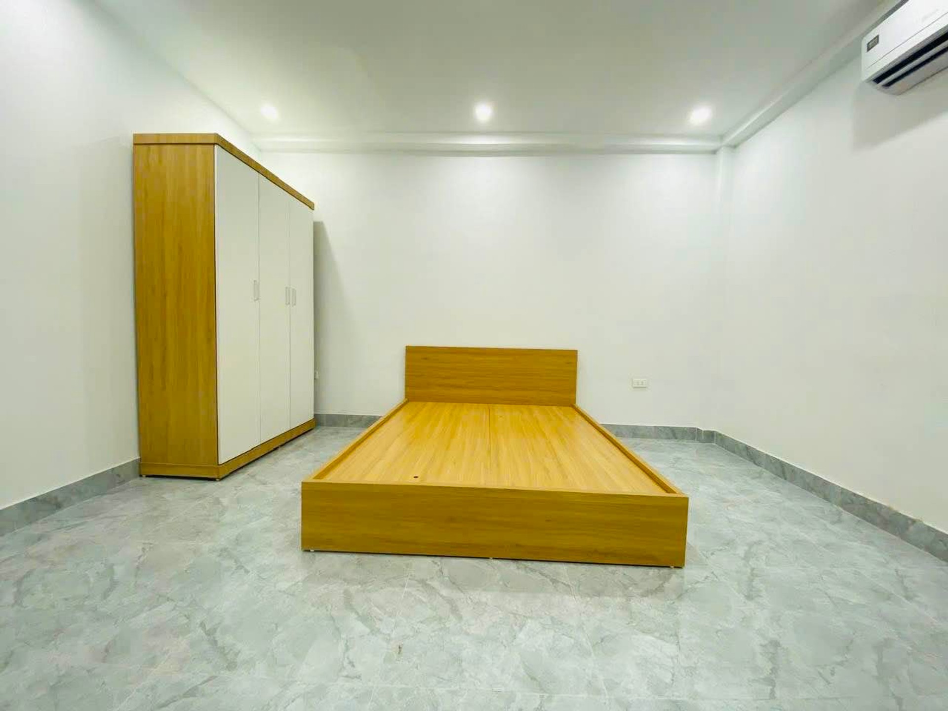 Bán nhà Hoàng Mai - diện tích 50m2 4 tầng - Ô tô đỗ cửa - giá 15,9 tỷ